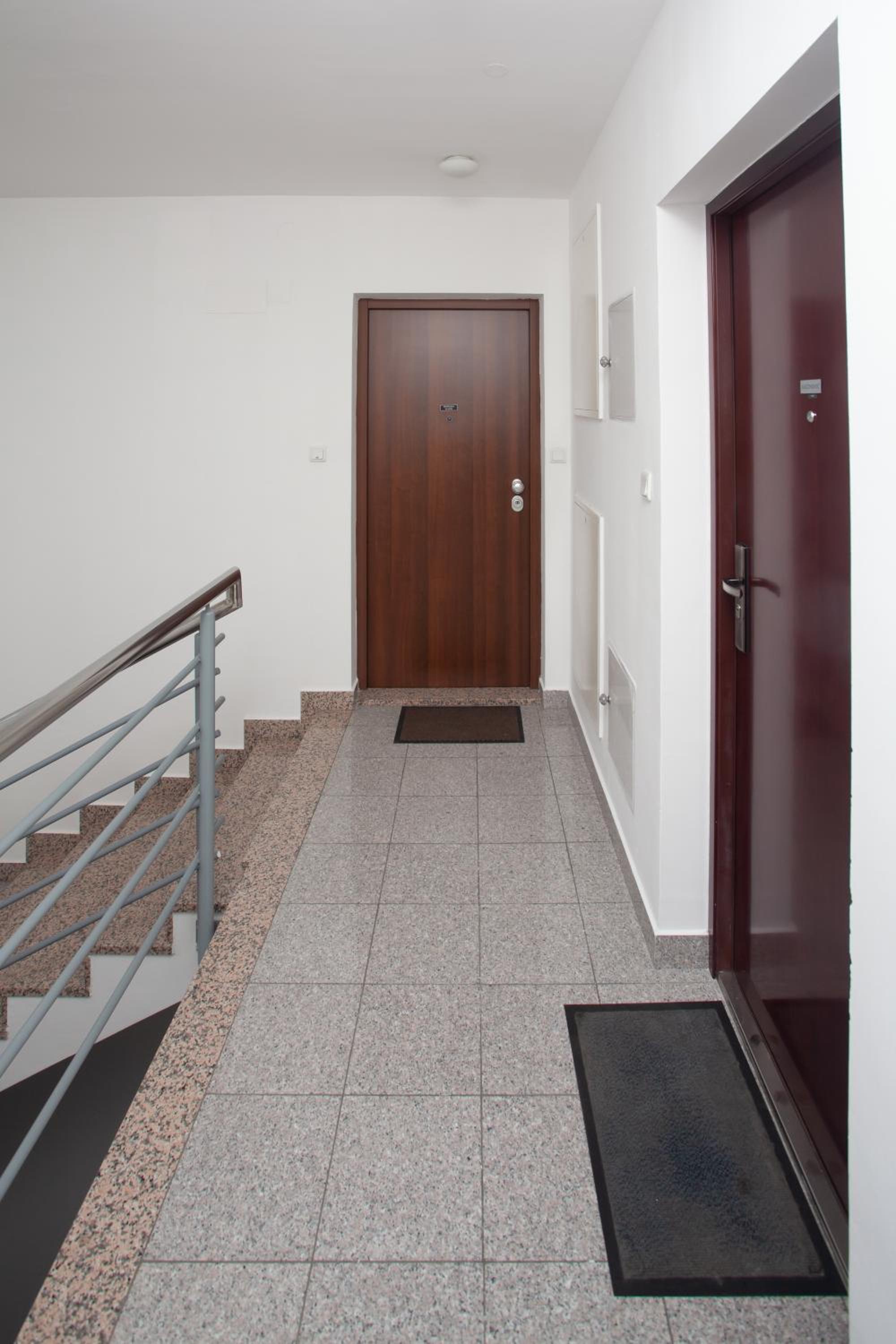 Apartment with Terrace - Photo 35