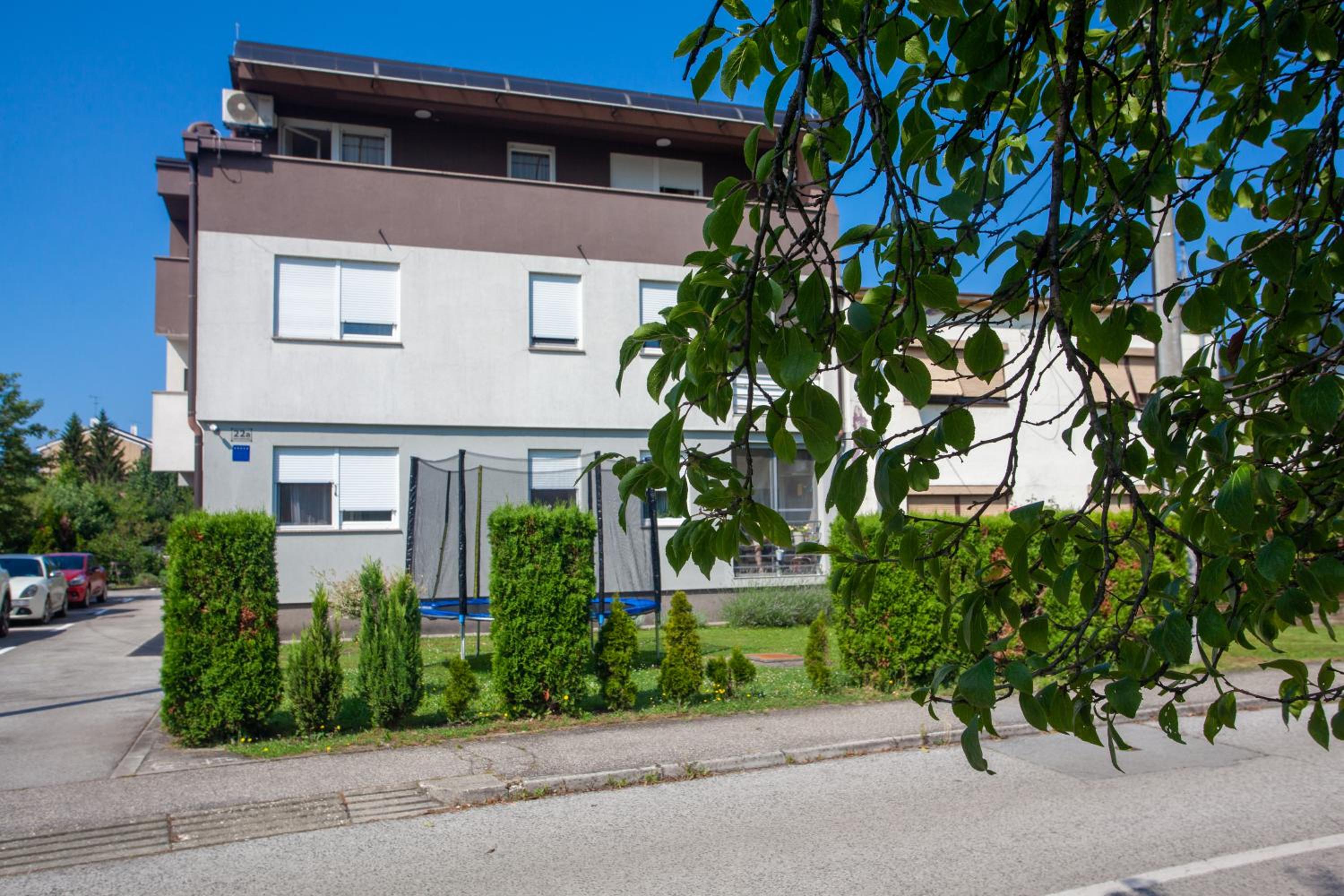 Apartment with Terrace - Photo 36