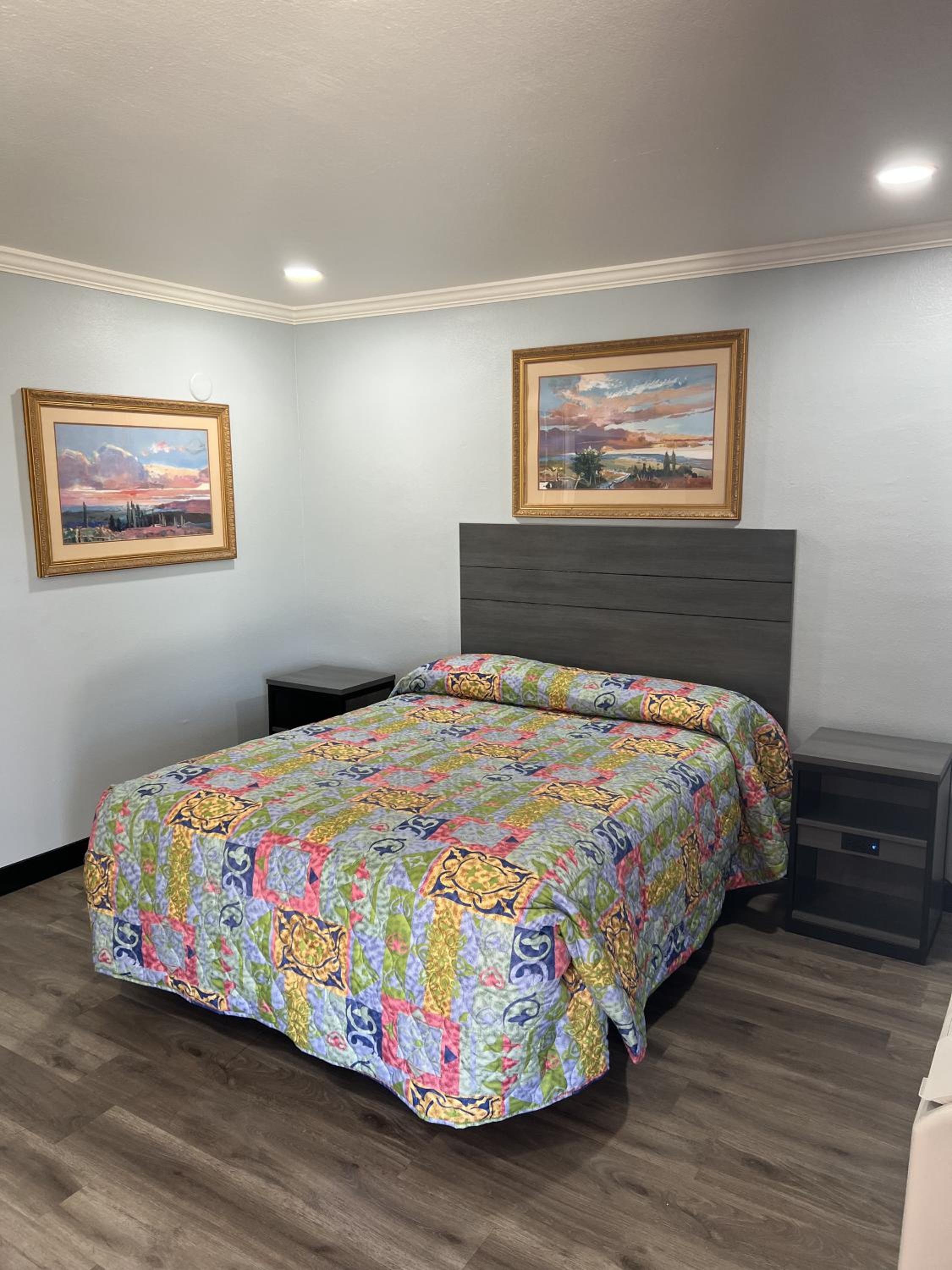 Queen Room - Disability Access - Photo 2