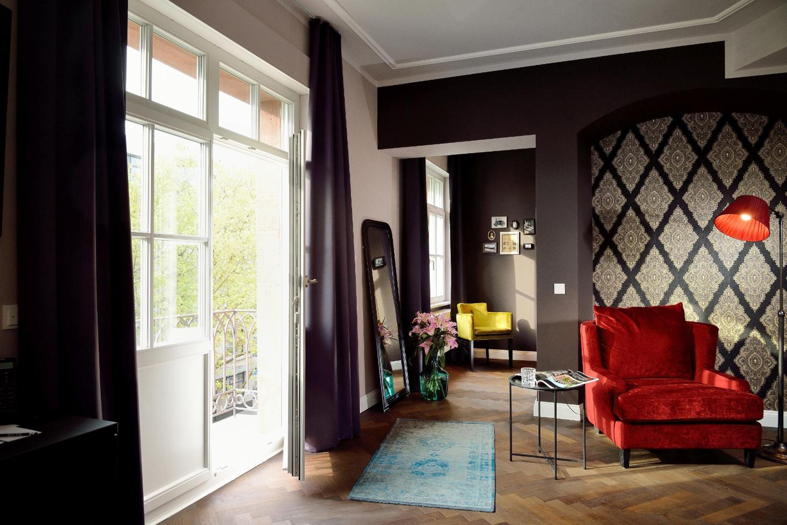 Deluxe Double Room thumbnail 5