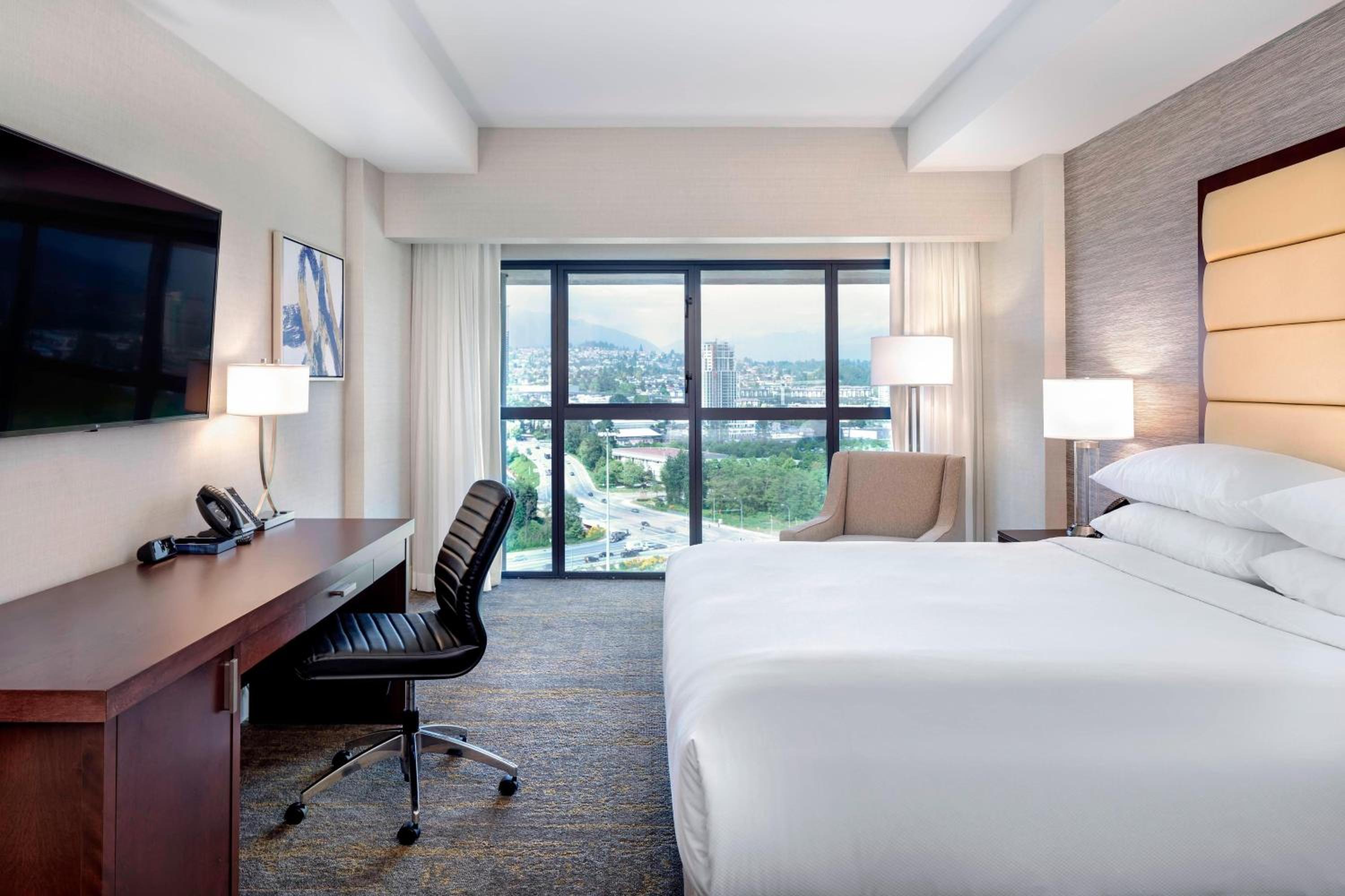 King Guest Room with City View - Photo 1