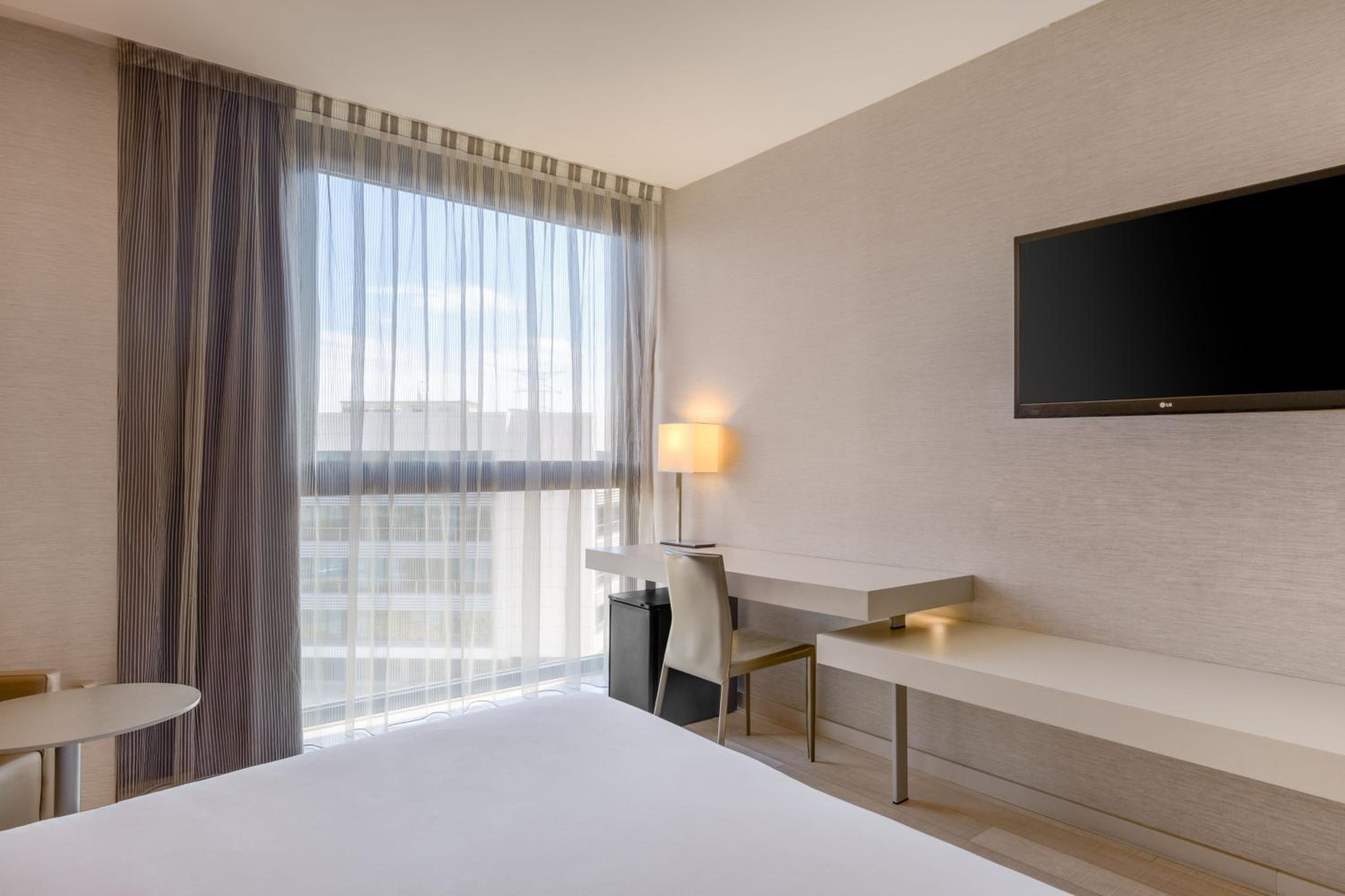 Standard room, Guest room, 1 King - Photo 4
