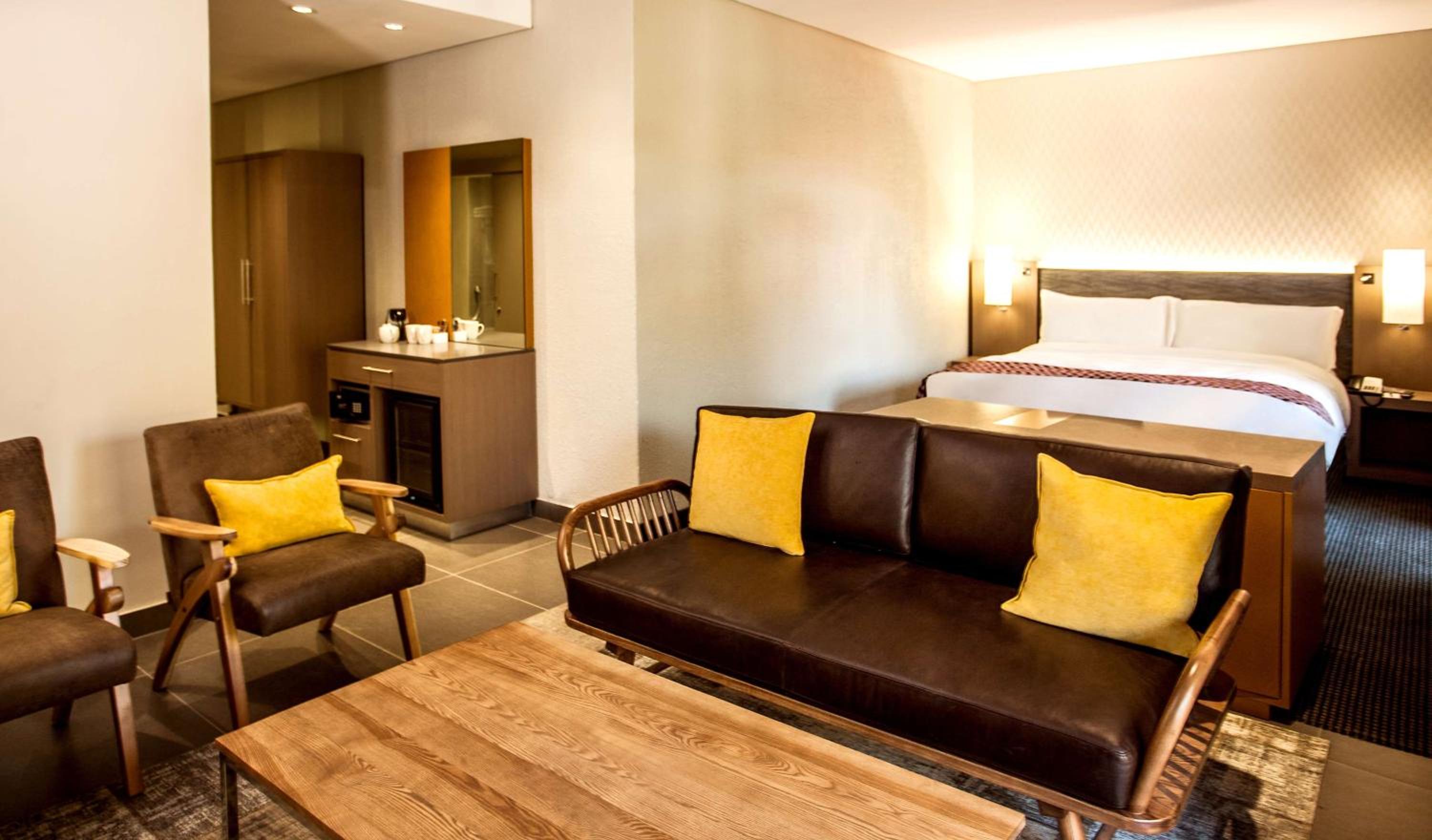 Suite - Photo 2