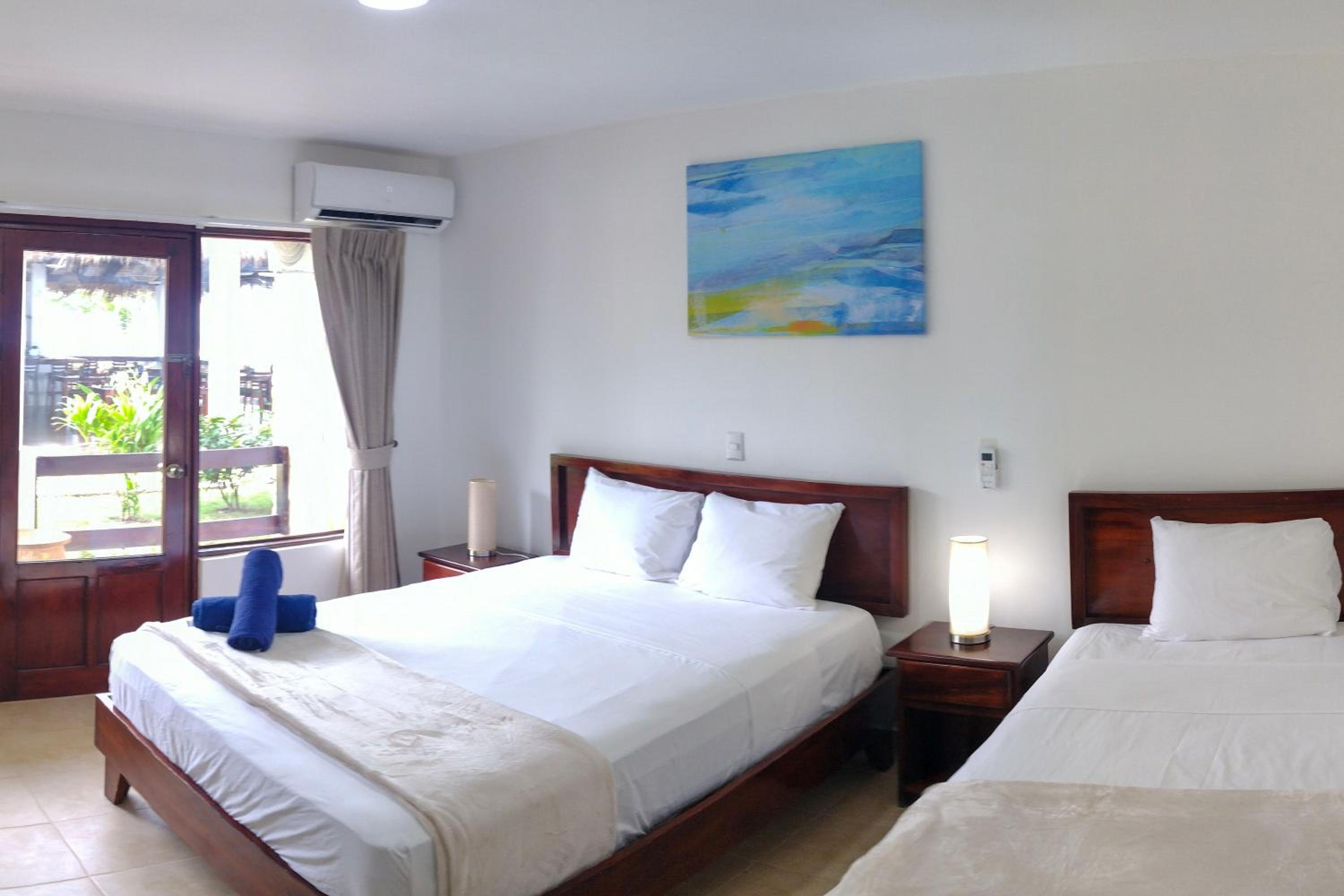 Standard Room  Plus 1 Queen Bed + 1 Twin Bed - Photo 1