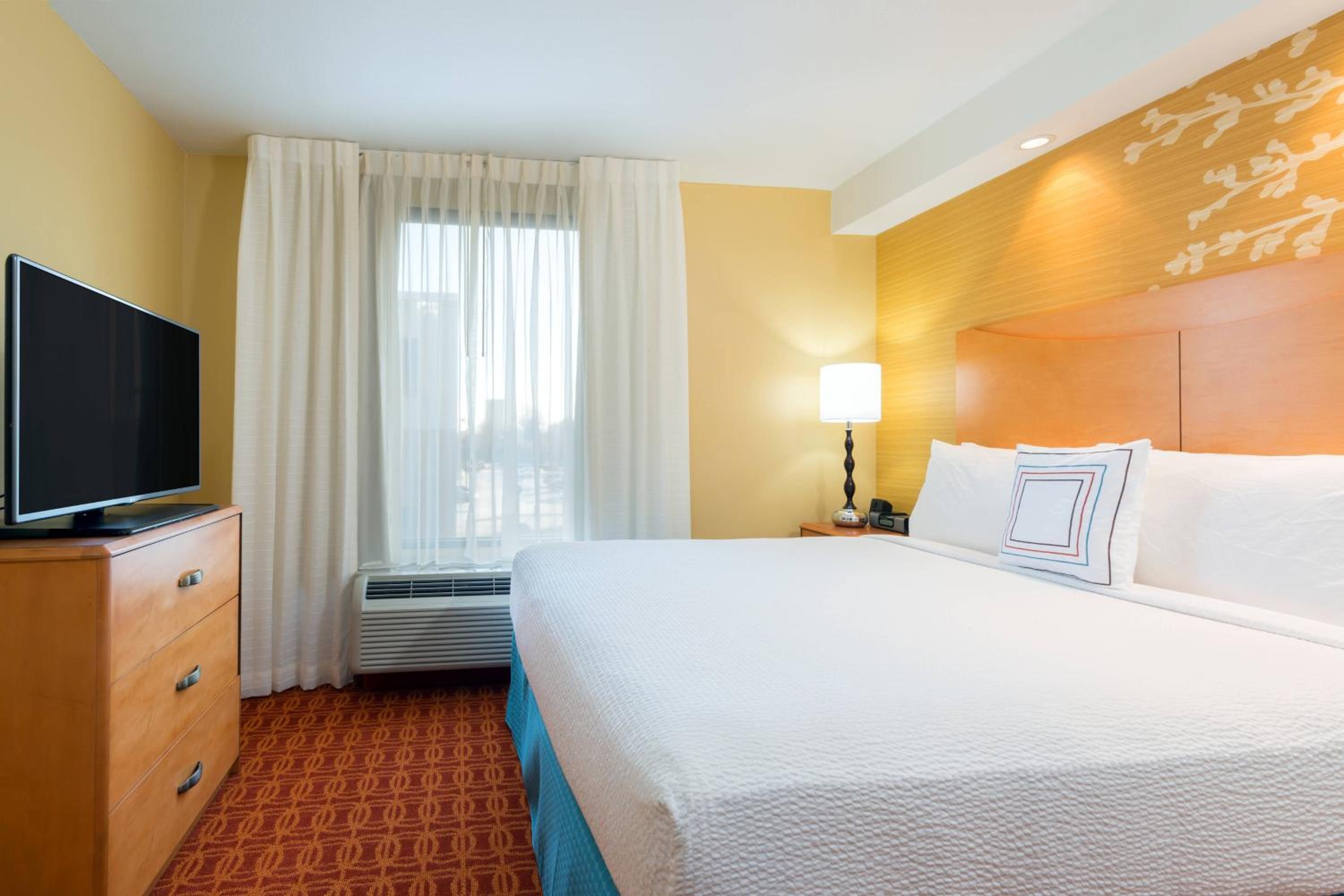 King Room with Sofa Bed - Photo 4