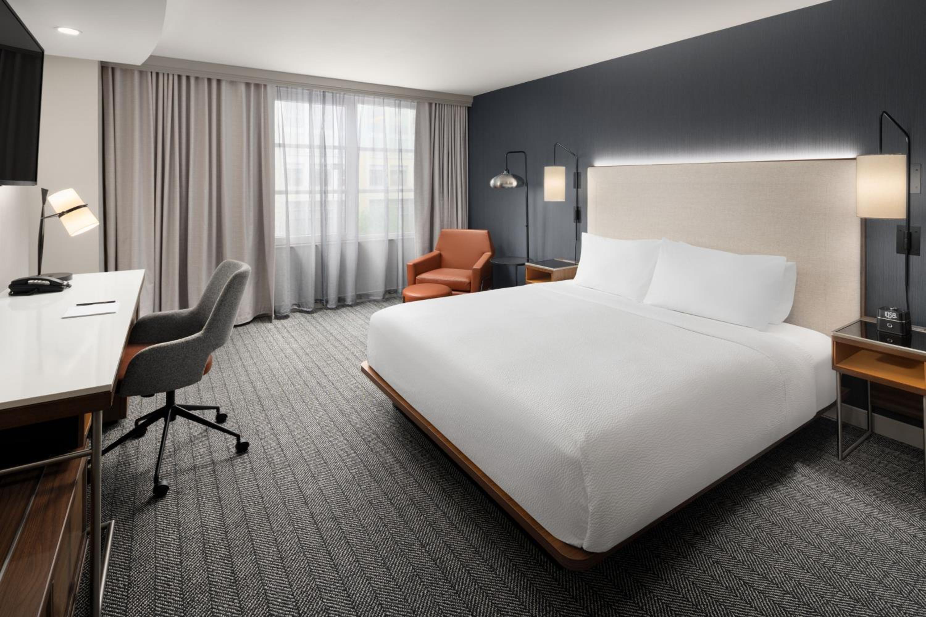 Standard King Room - Photo 6