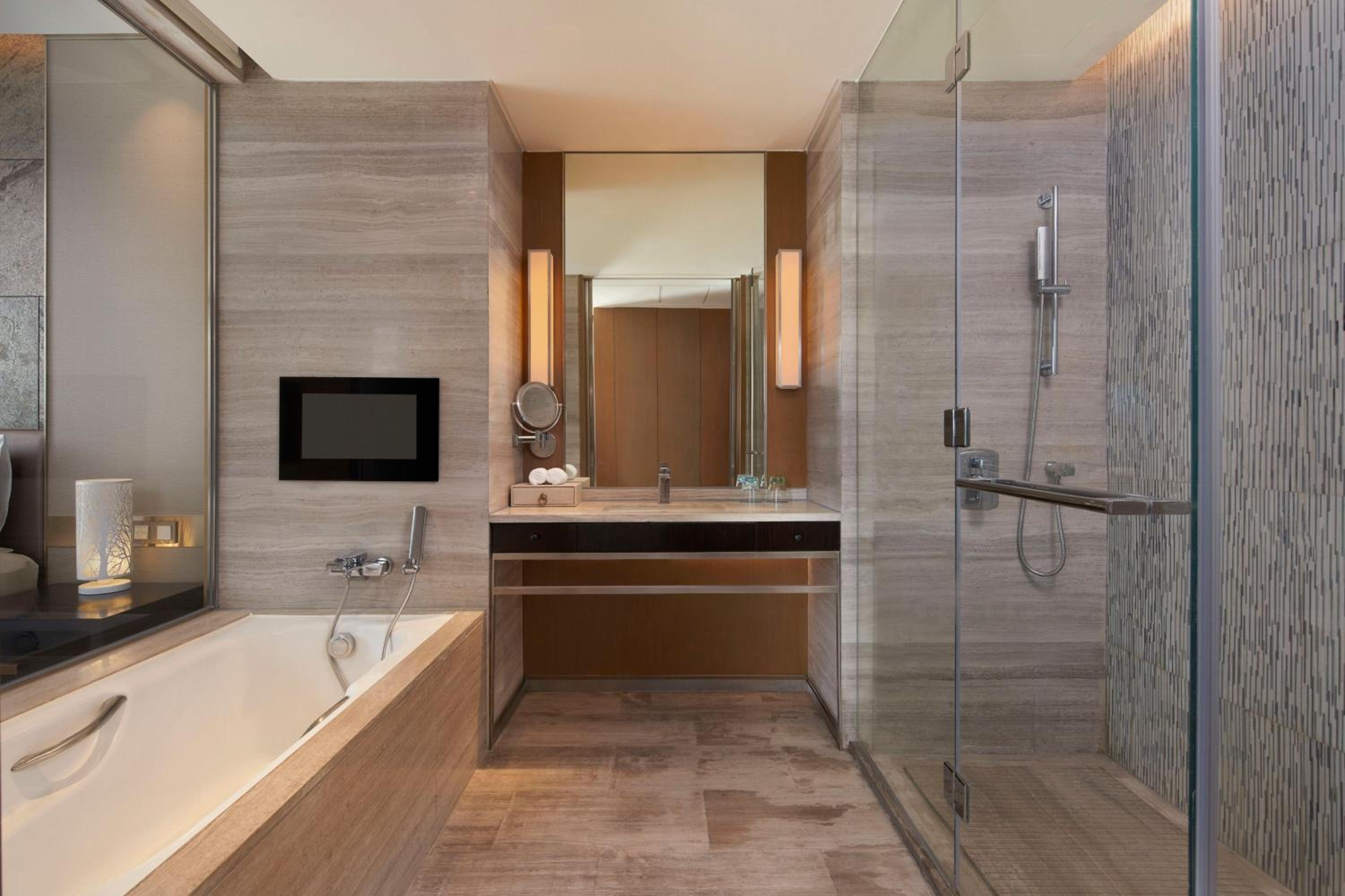 Renewal Suite - Photo 3