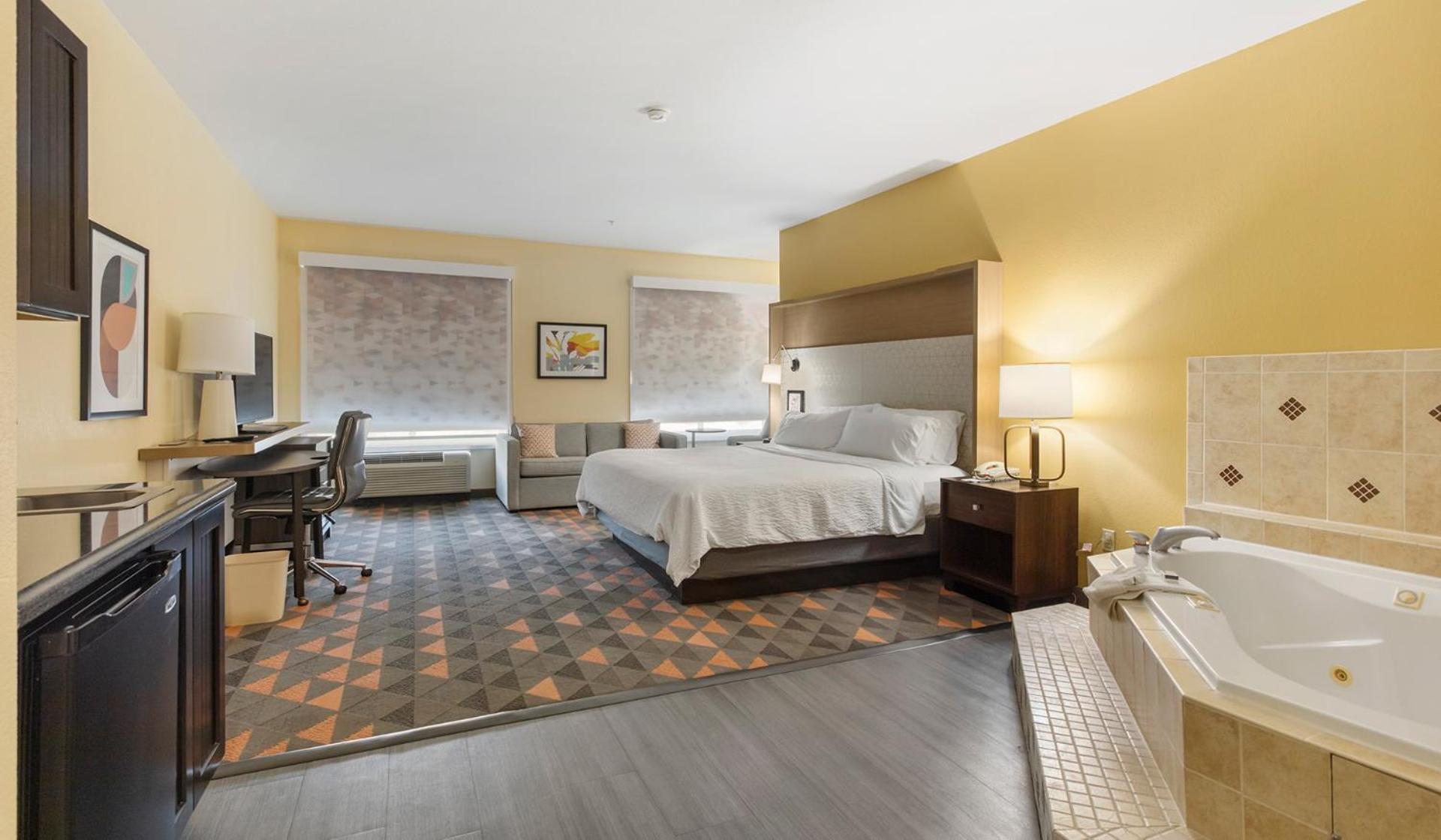 King Room with Jetted Tub - Photo 4