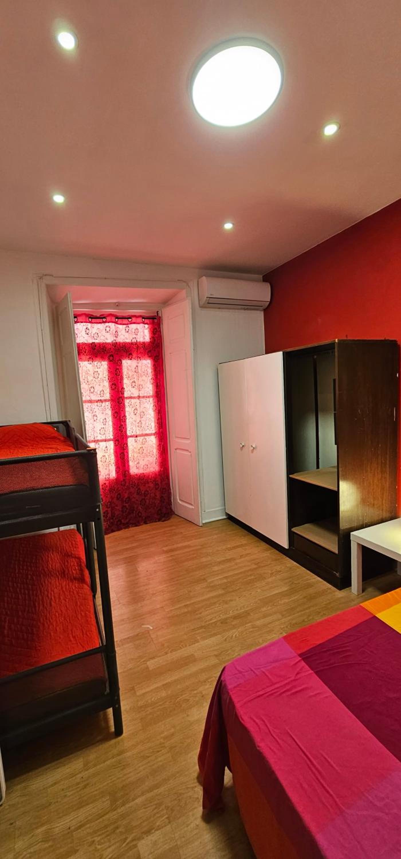 Large Double Room - Photo 3