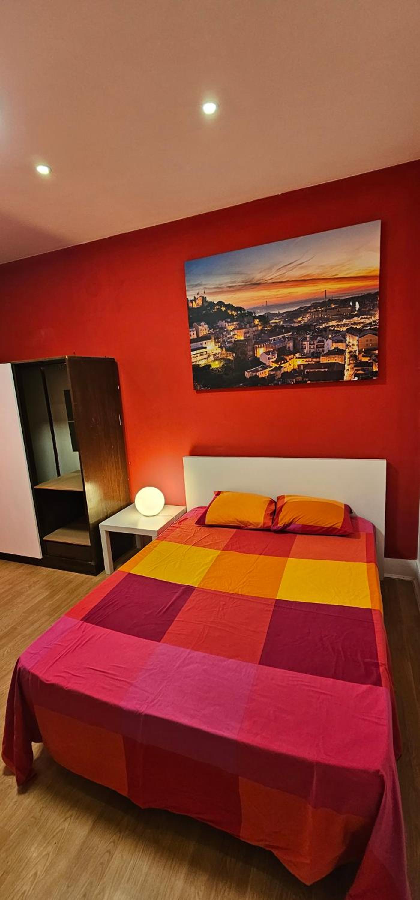 Large Double Room - Photo 9