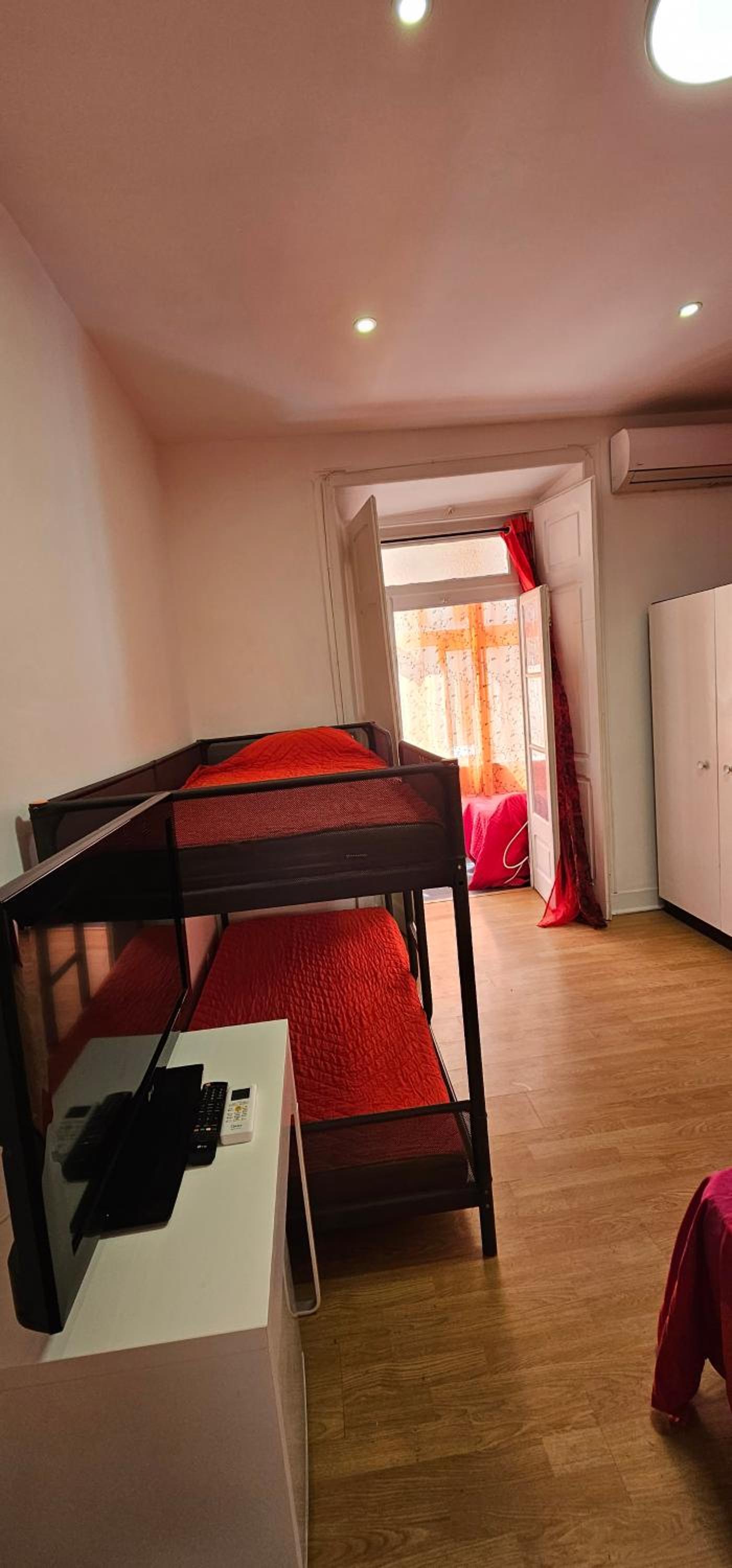 Large Double Room - Photo 30