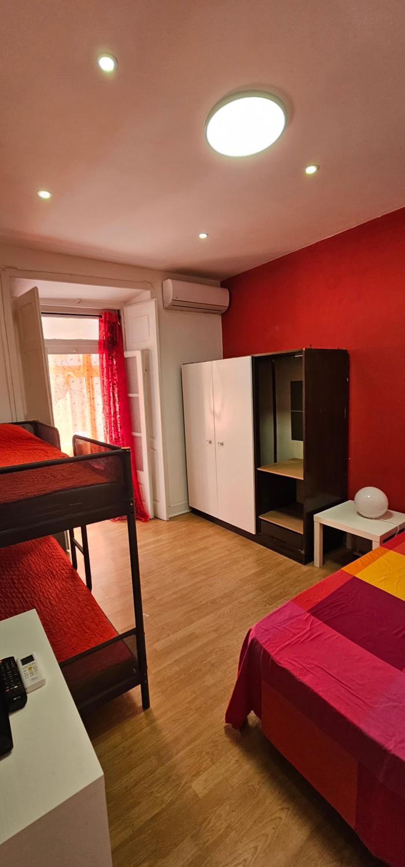 Large Double Room - Photo 1