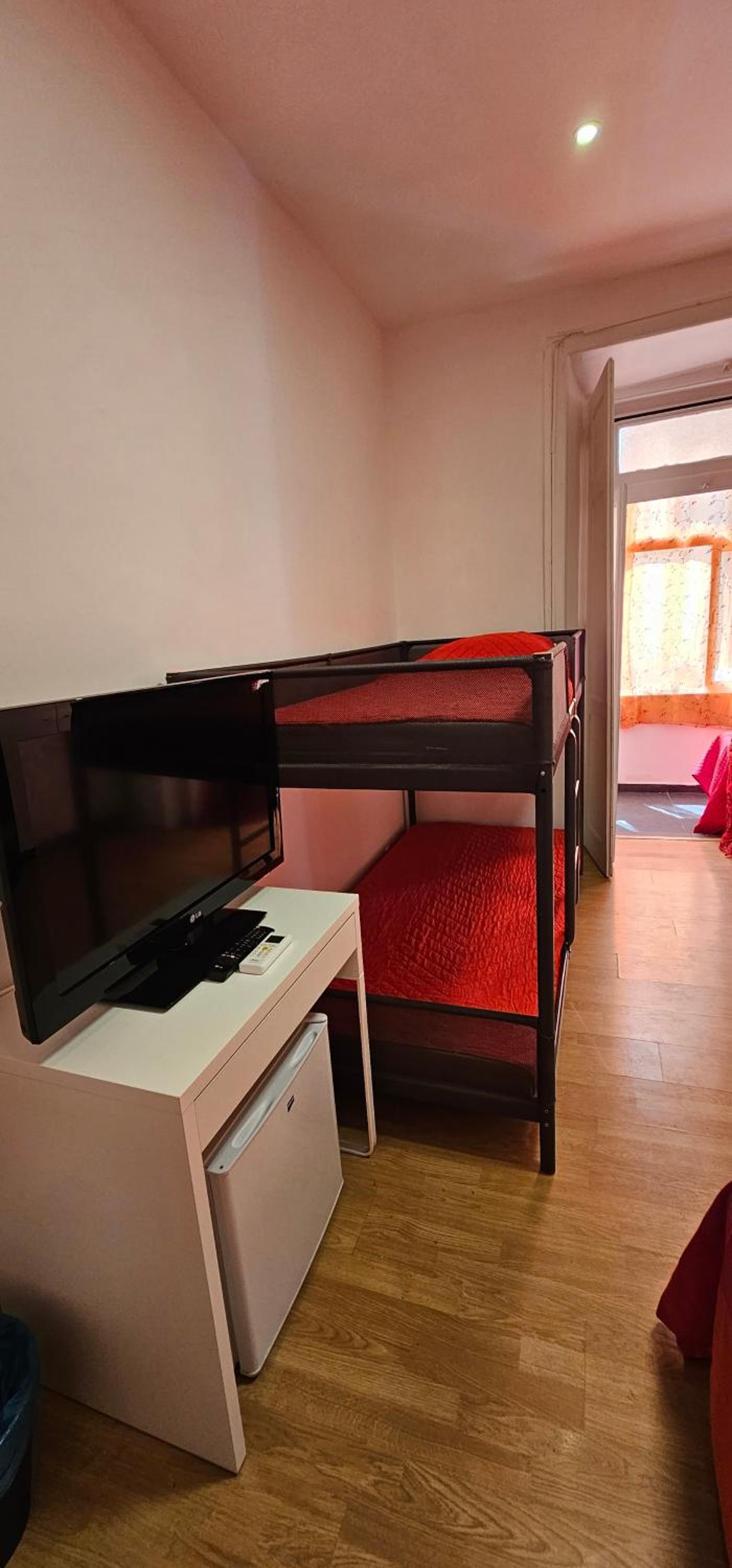 Large Double Room - Photo 31
