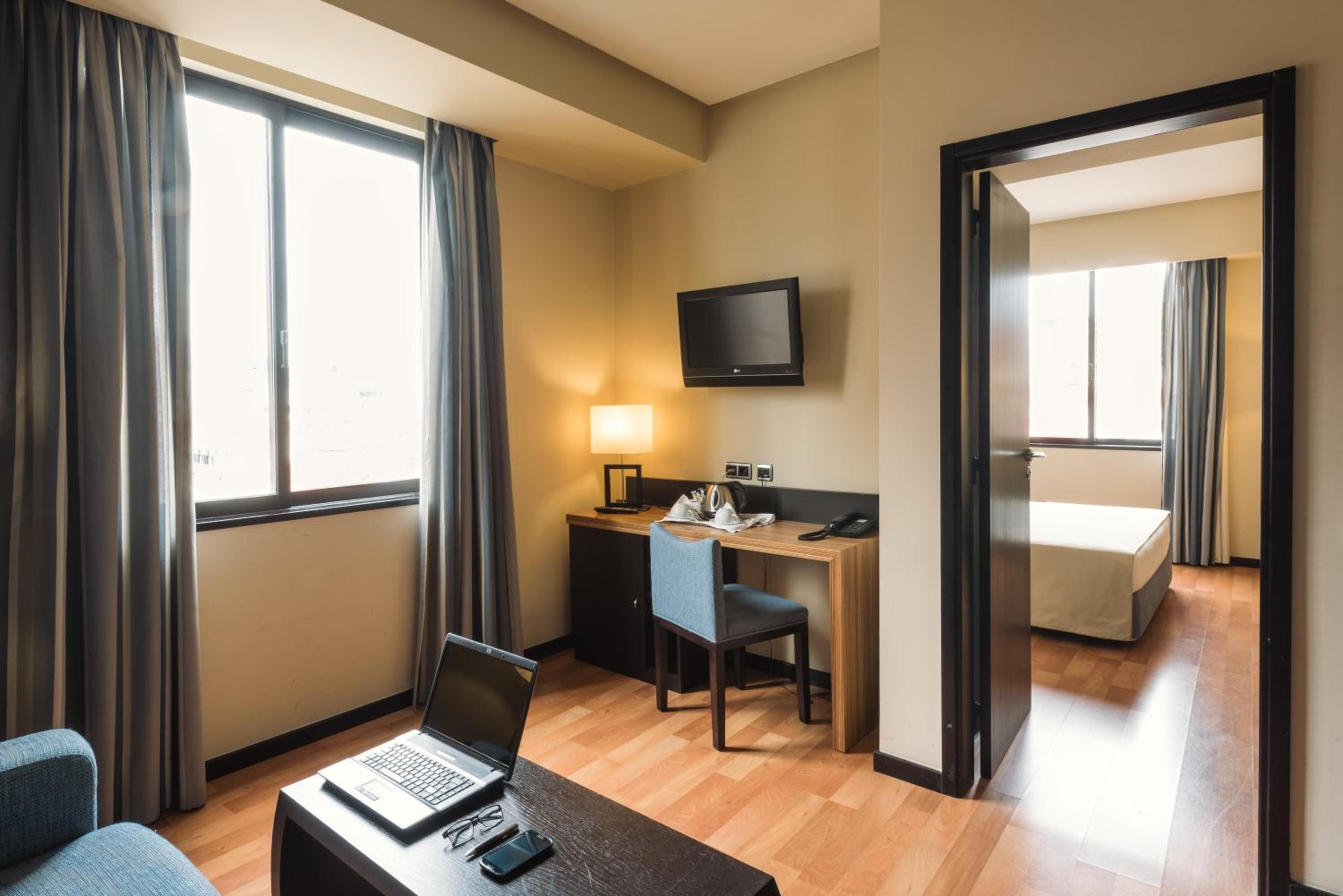 Executive Twin Room - Photo 9