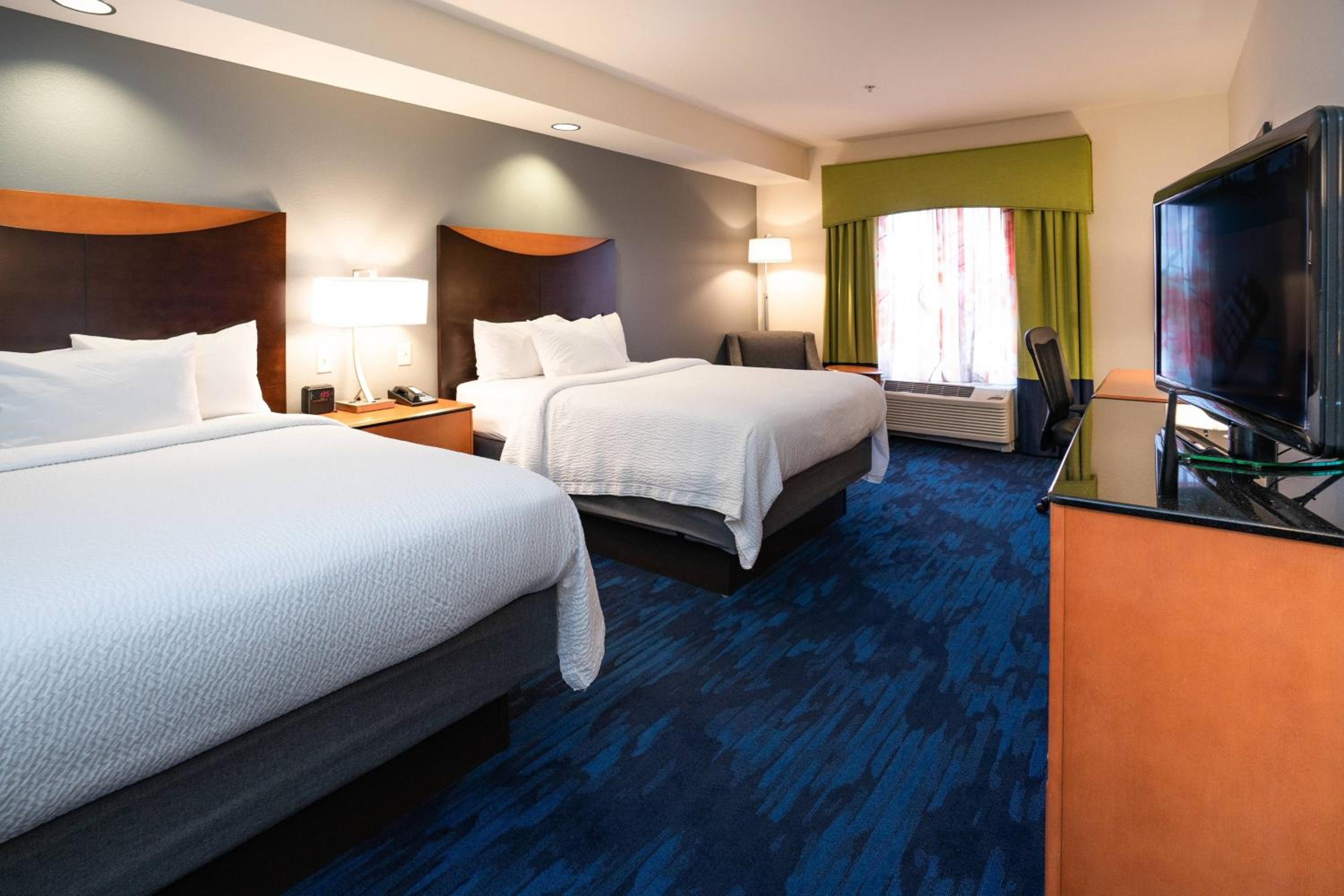 Queen Room with Two Queen Beds - Photo 1