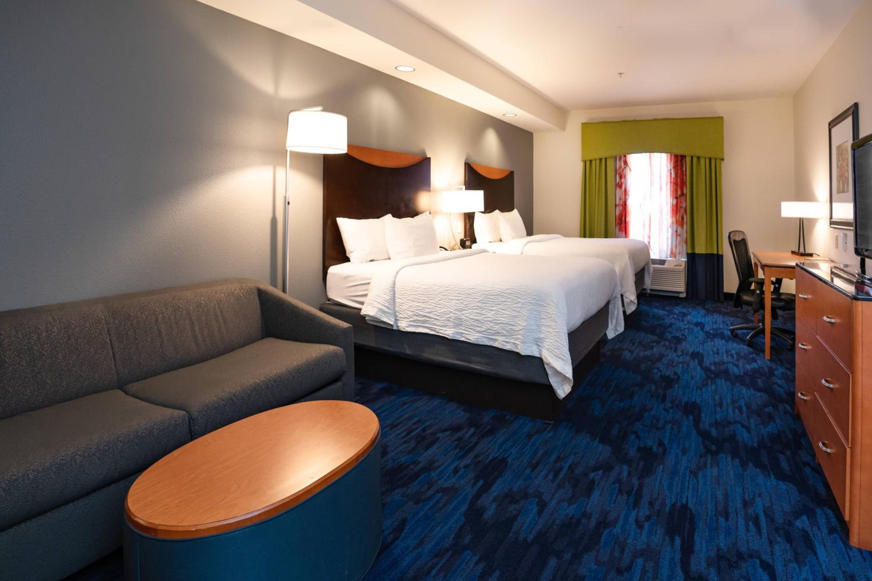 Family Suite with Two Queen Beds and Sofa Bed photo 2