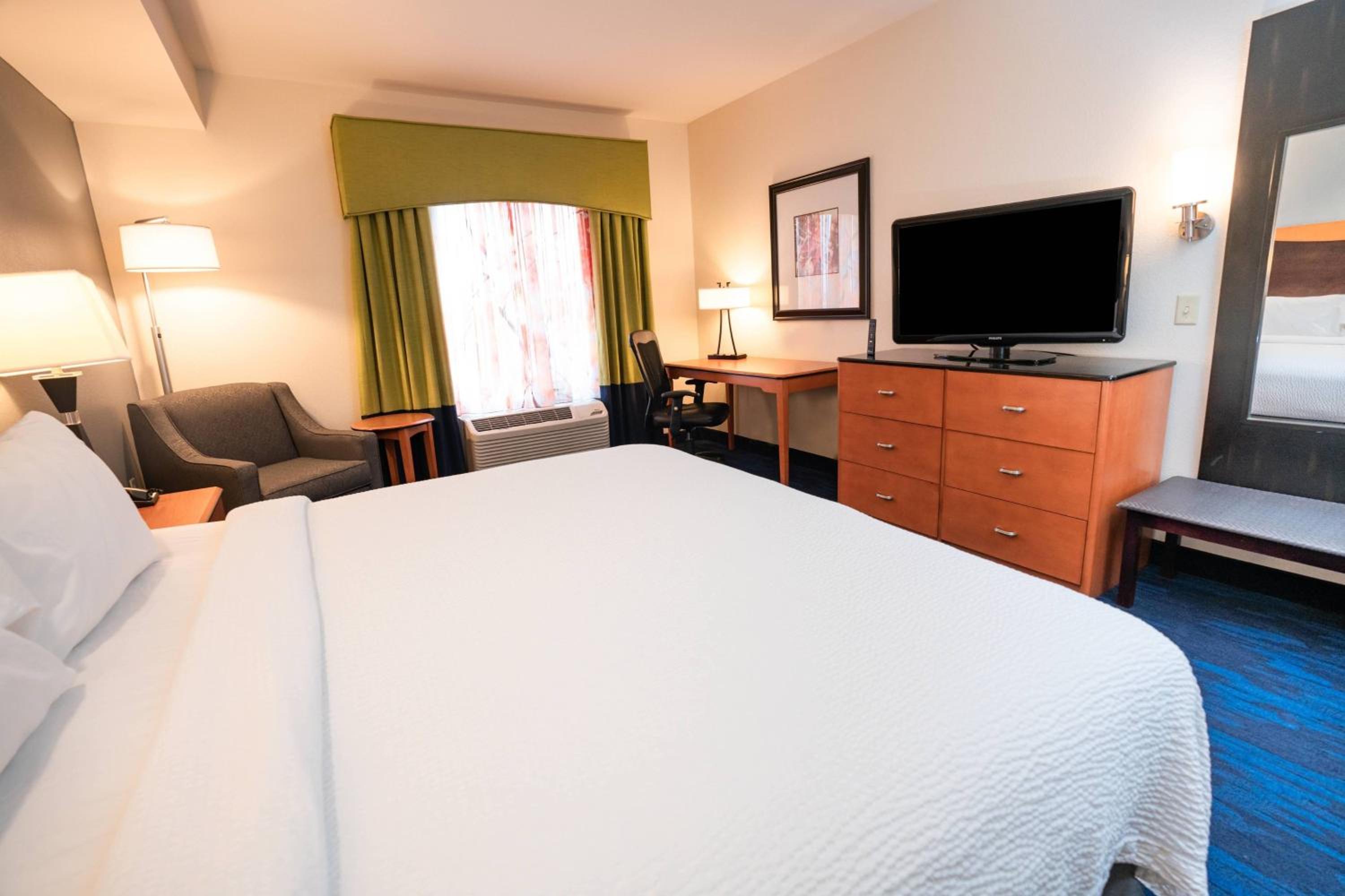 King Room with Roll-In Shower - Mobility Access/Hearing Accessible photo 1
