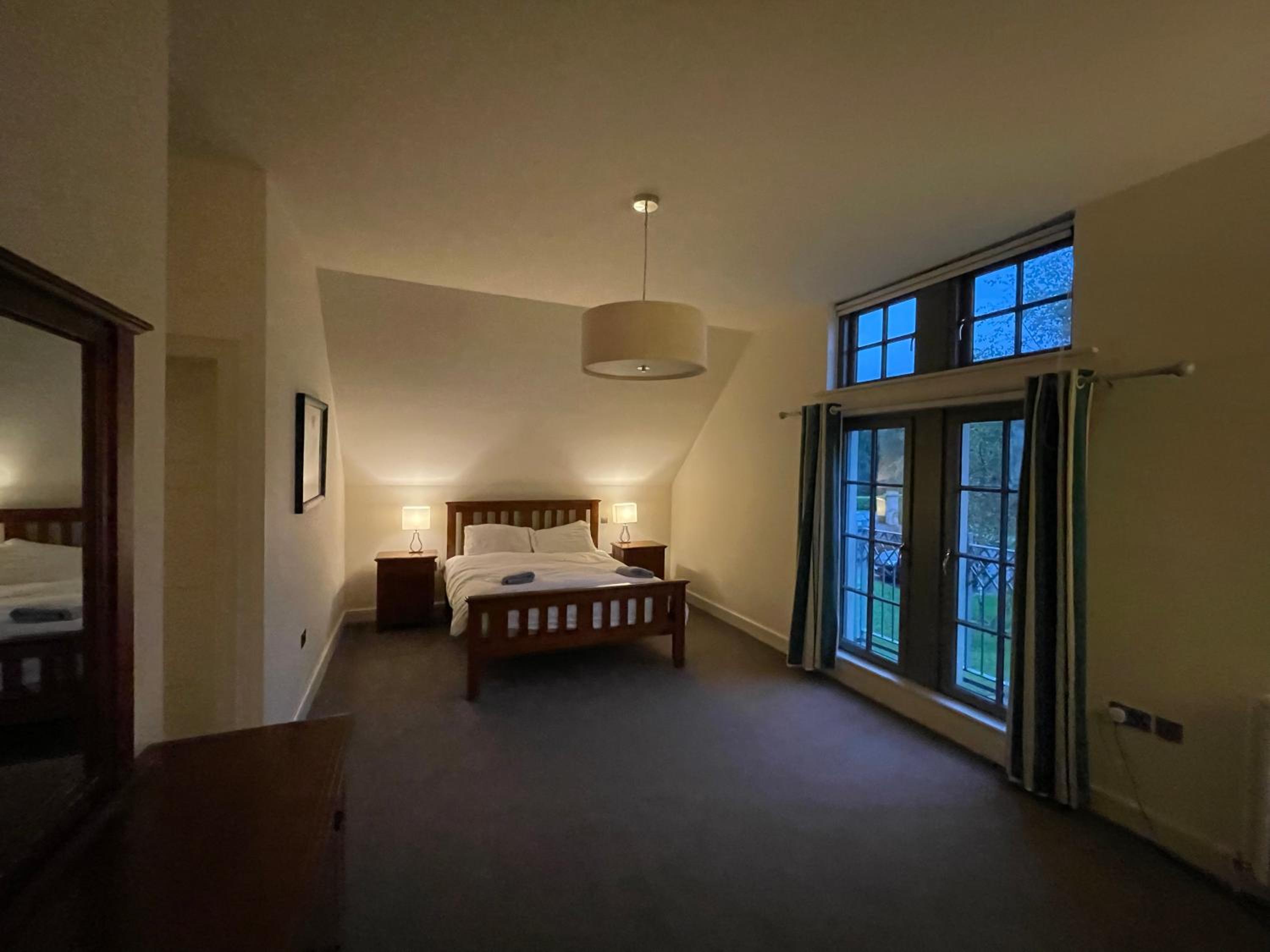 Four-Bedroom House photo 2