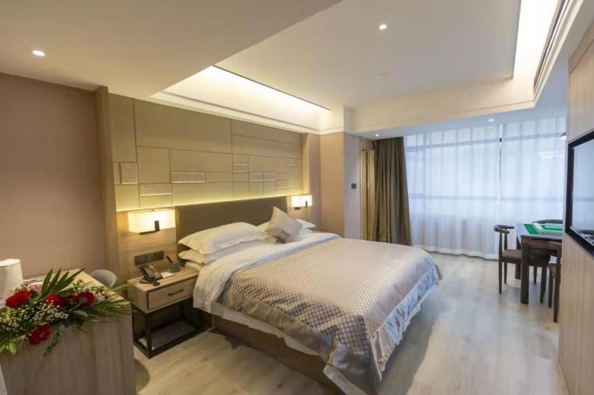 Deluxe Double Room with Entertainment