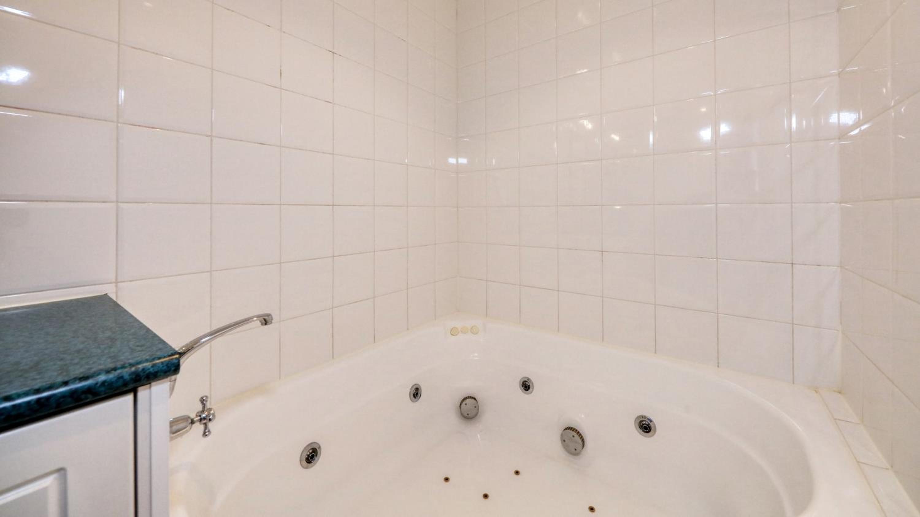 Queen Room with Spa Bath - Photo 3