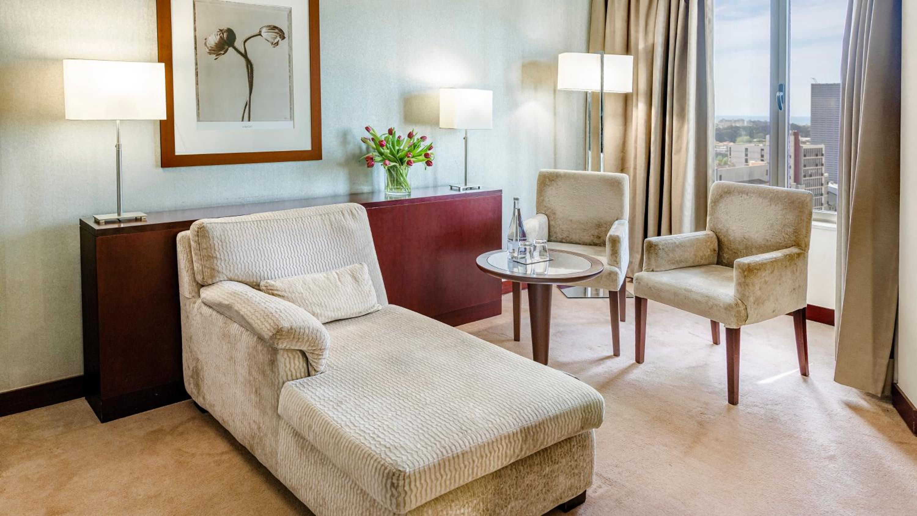 Junior King Suite With City View