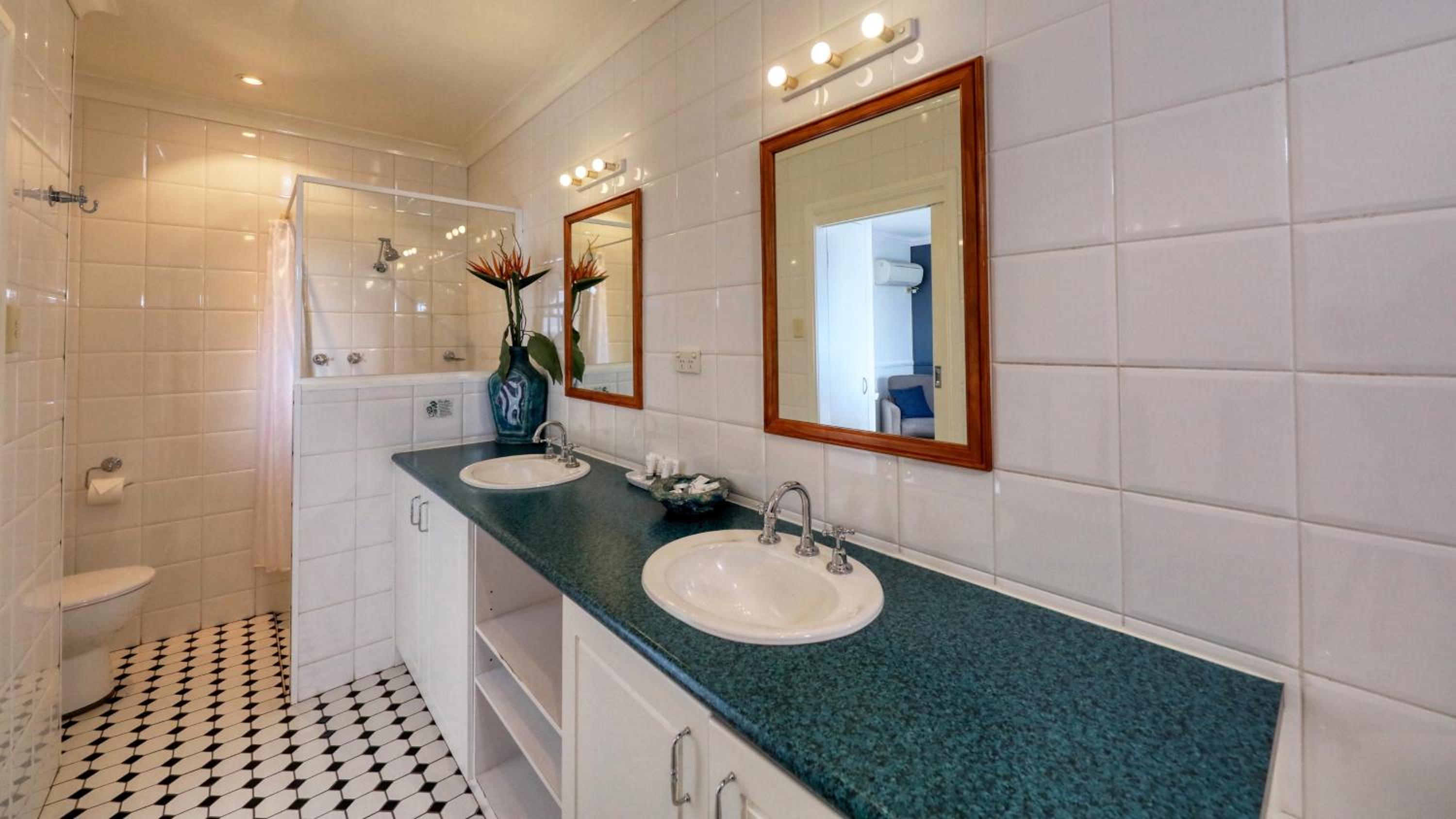 Queen Room with Spa Bath - Photo 5