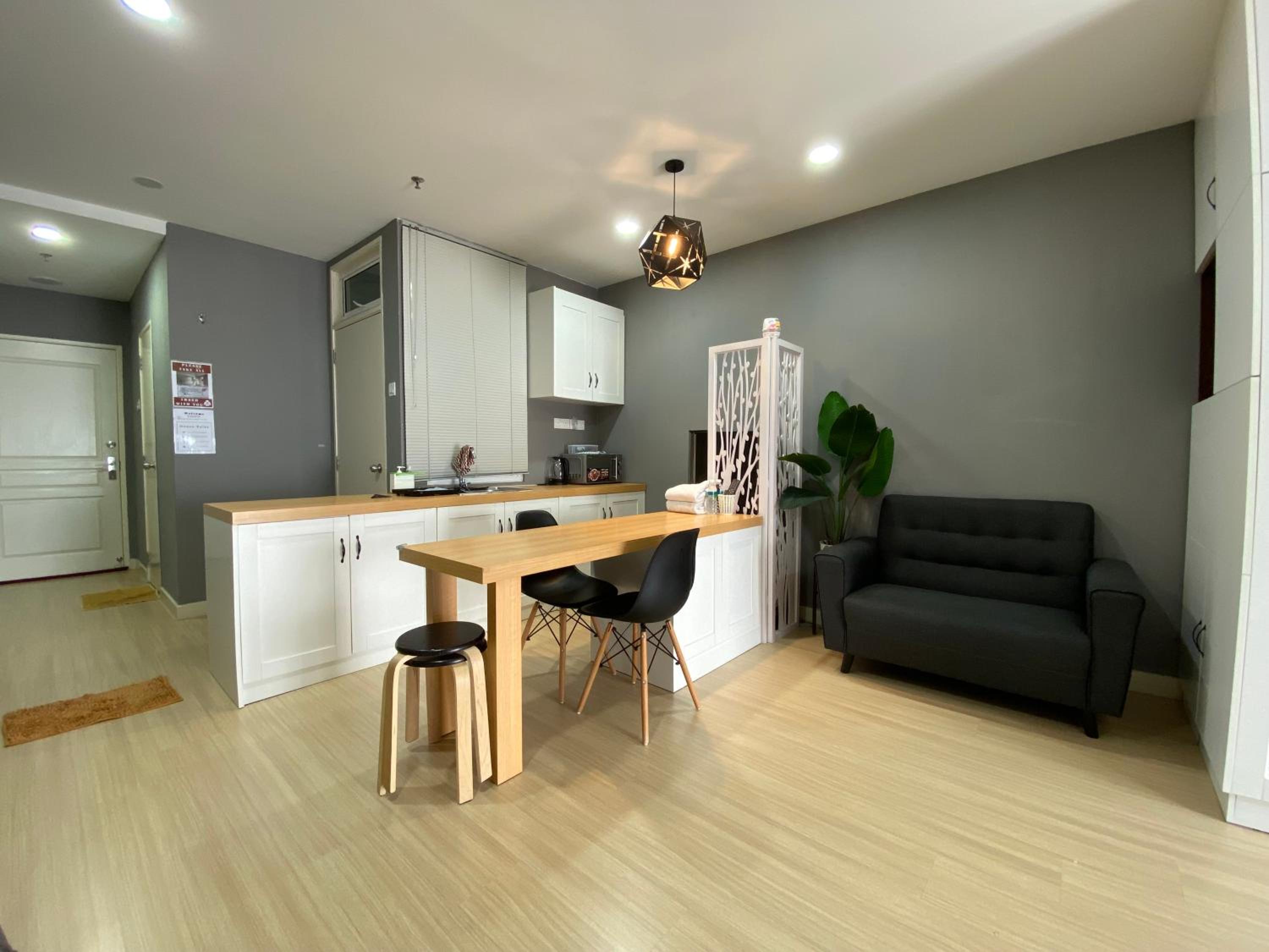 One-Bedroom Apartment photo 1