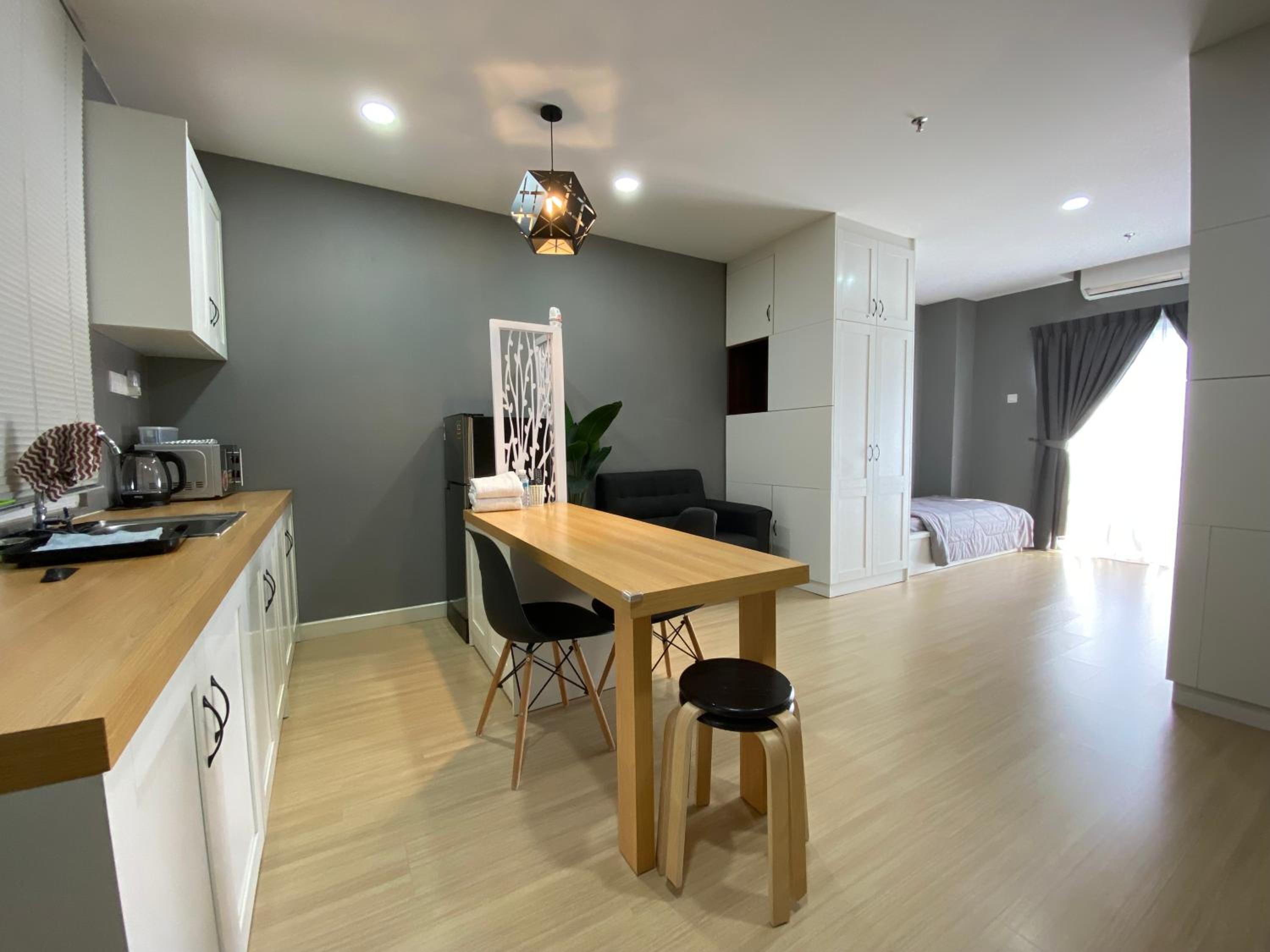 One-Bedroom Apartment photo 2