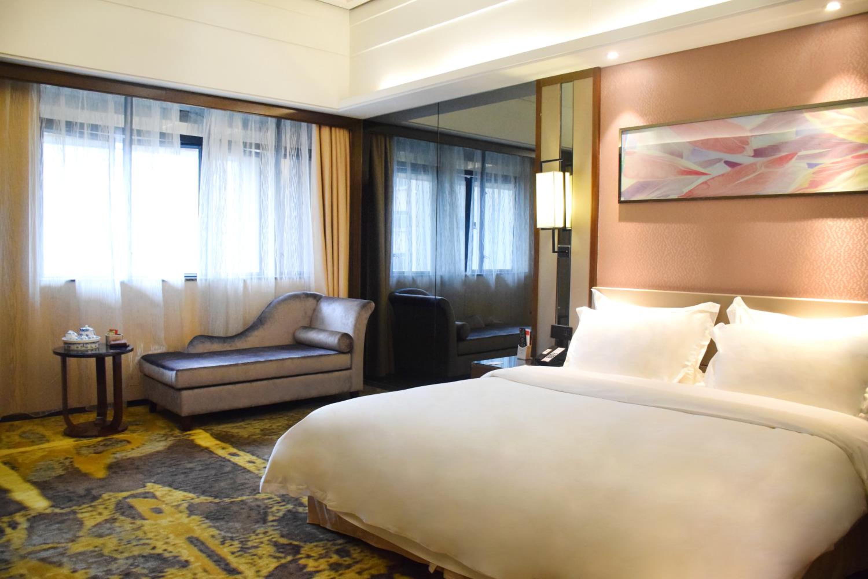 King Room - Non-Smoking photo 2