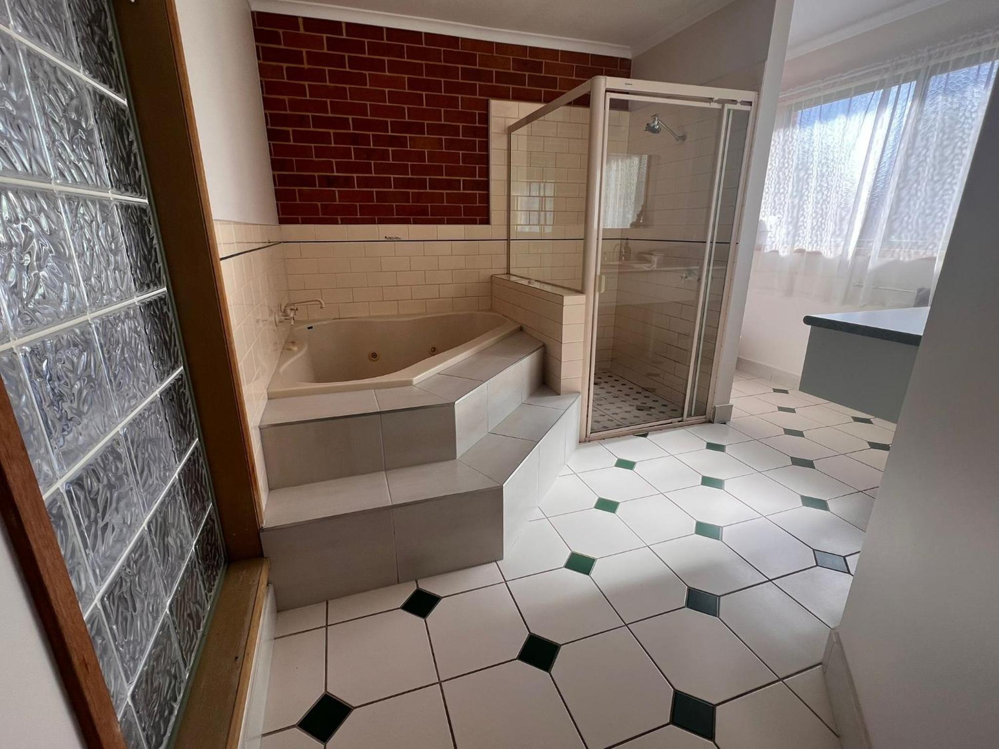 Double Room with Spa Bath photo 3