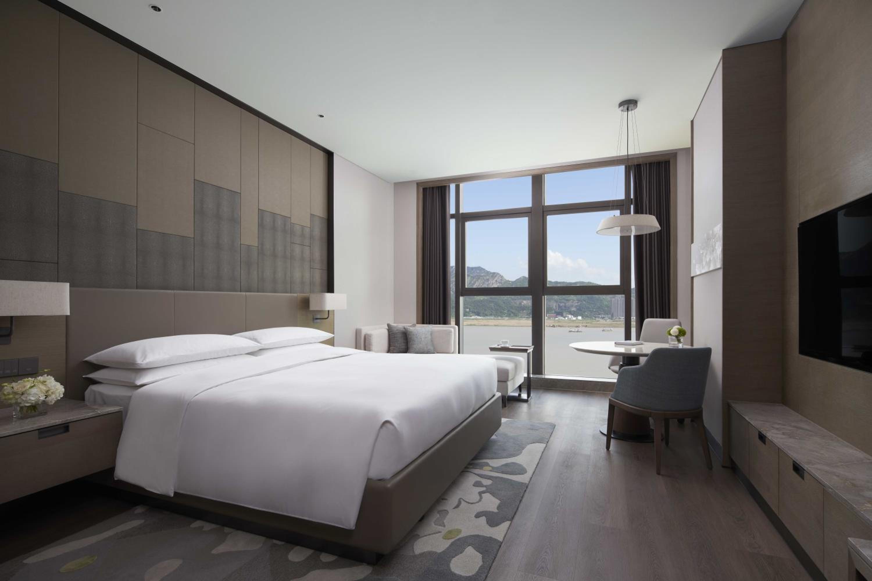 King Room with River View - Photo 1