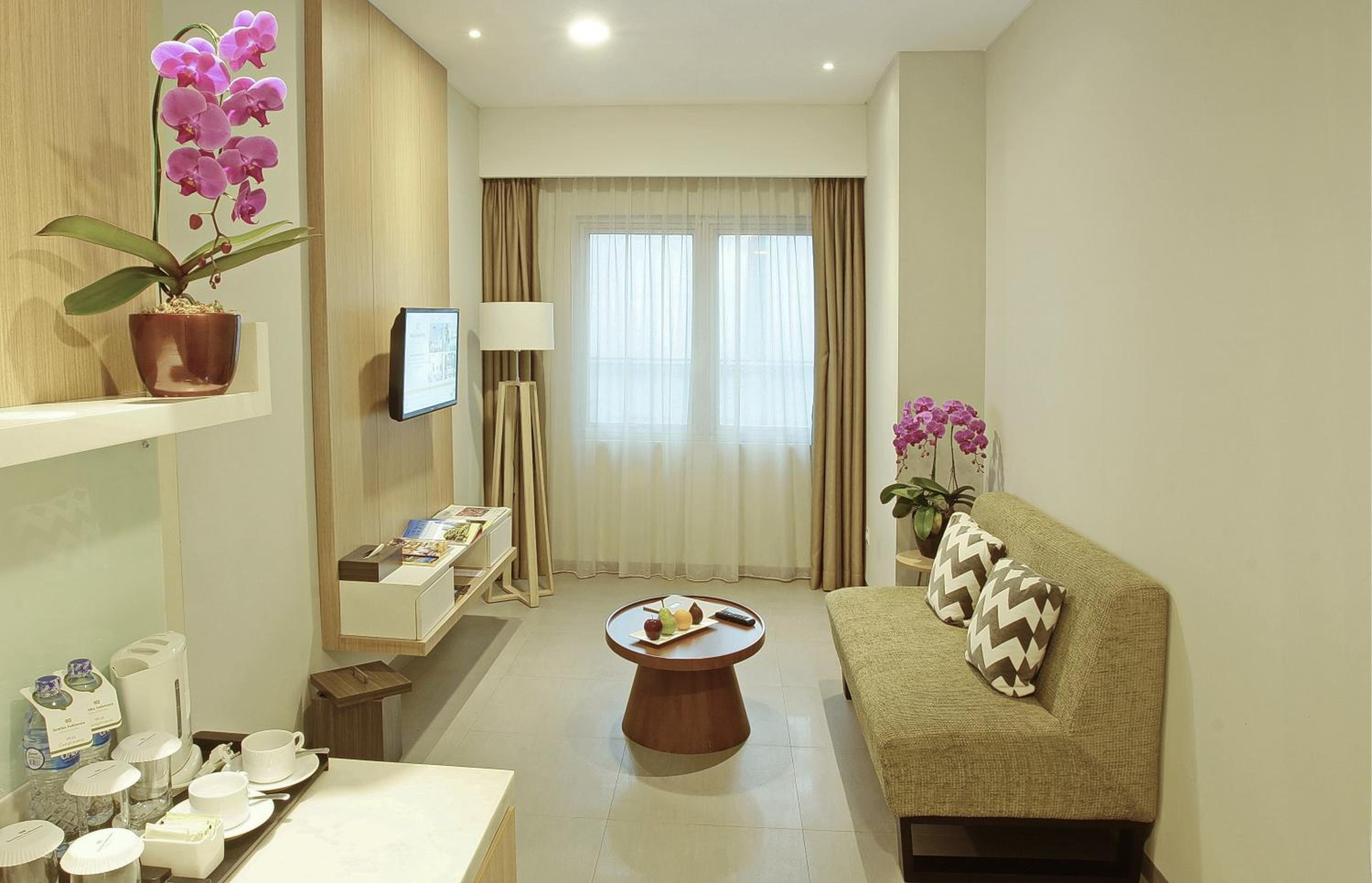 Family Room photo 3