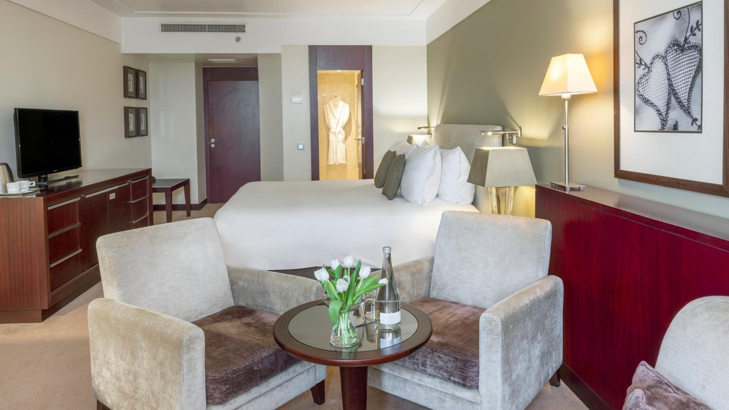Junior King Suite With City View - High Floor