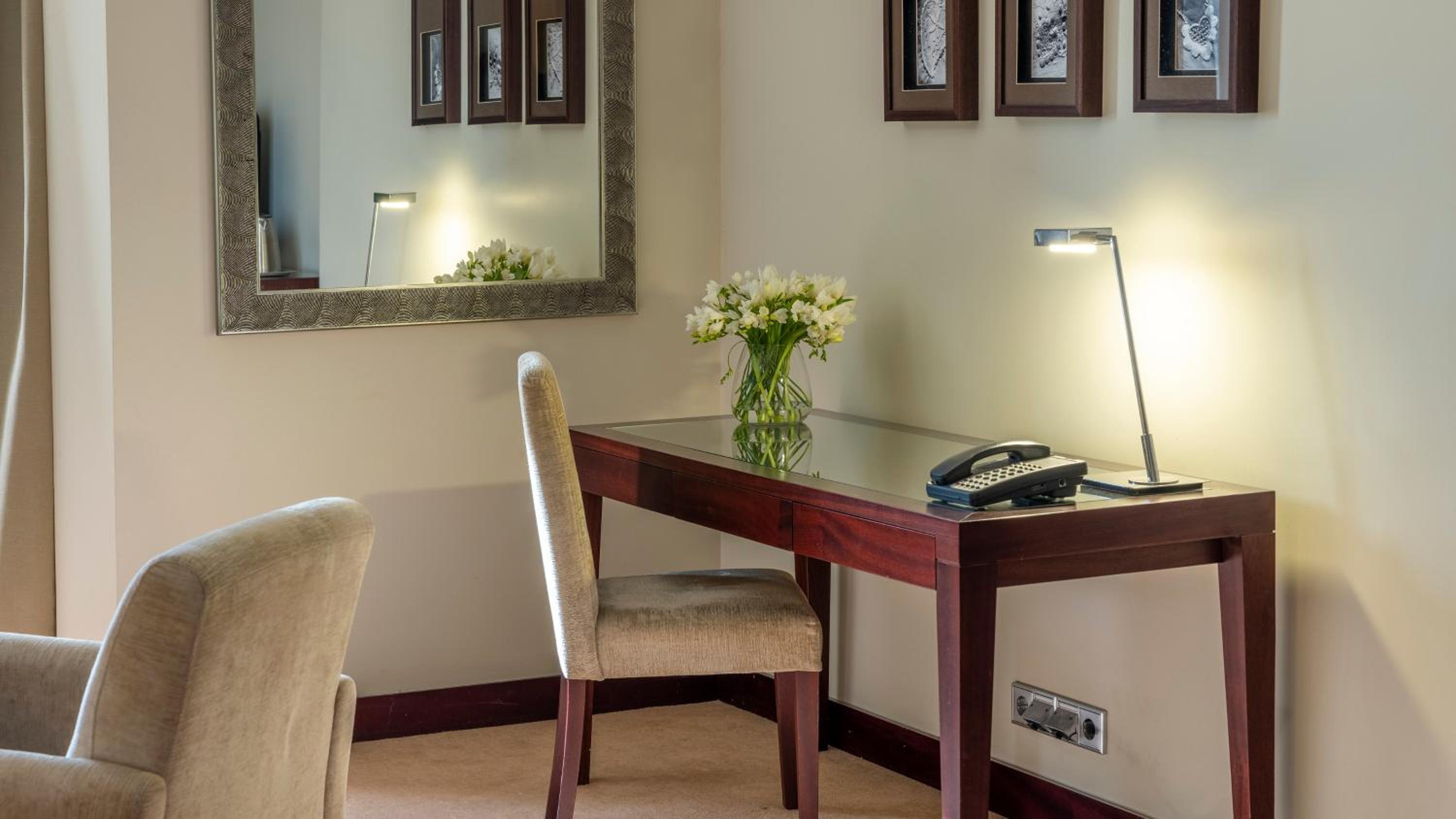 Junior King Suite - Photo 5