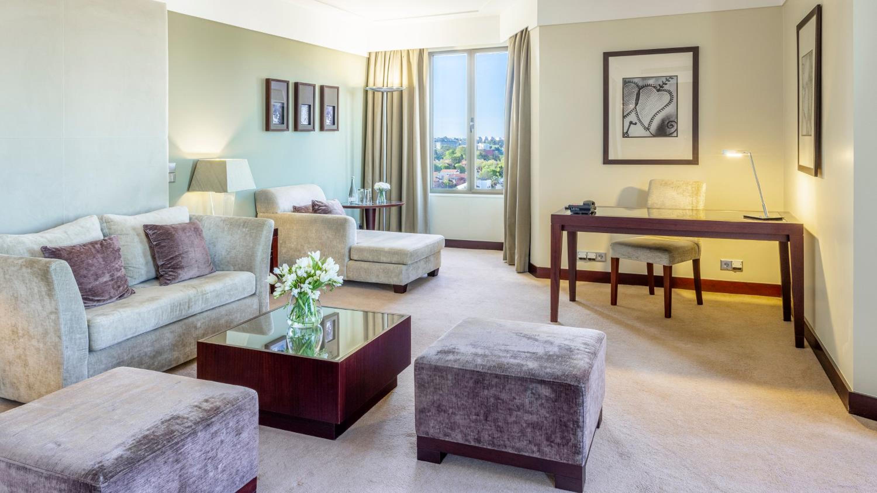 One-Bedroom Suite - Photo 4