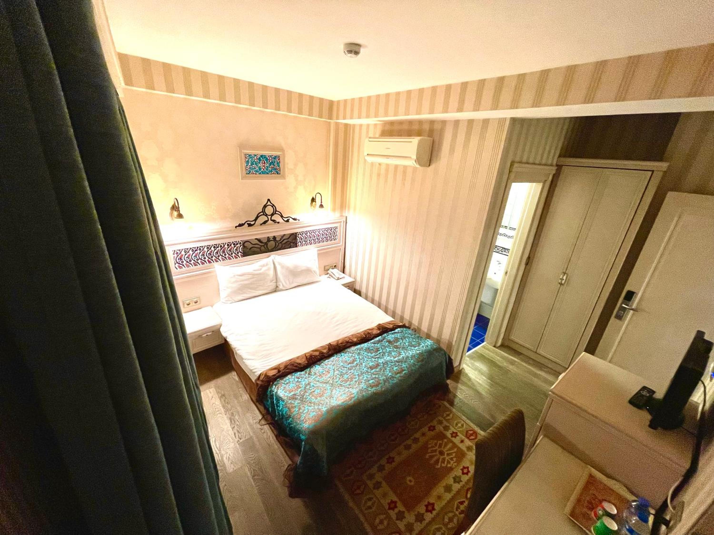 Budget Double Room photo 3