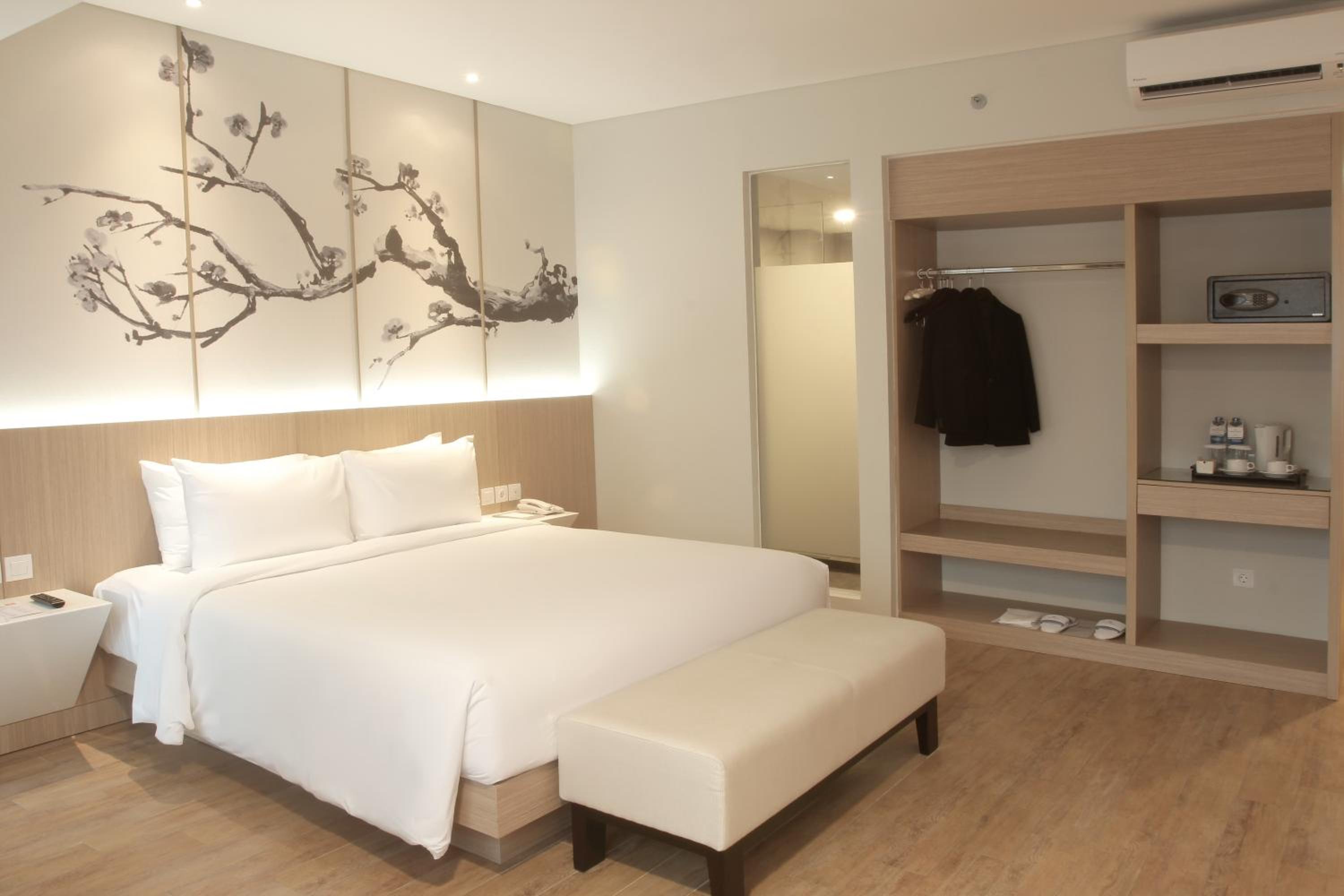 Premiere Queen Room  photo 3