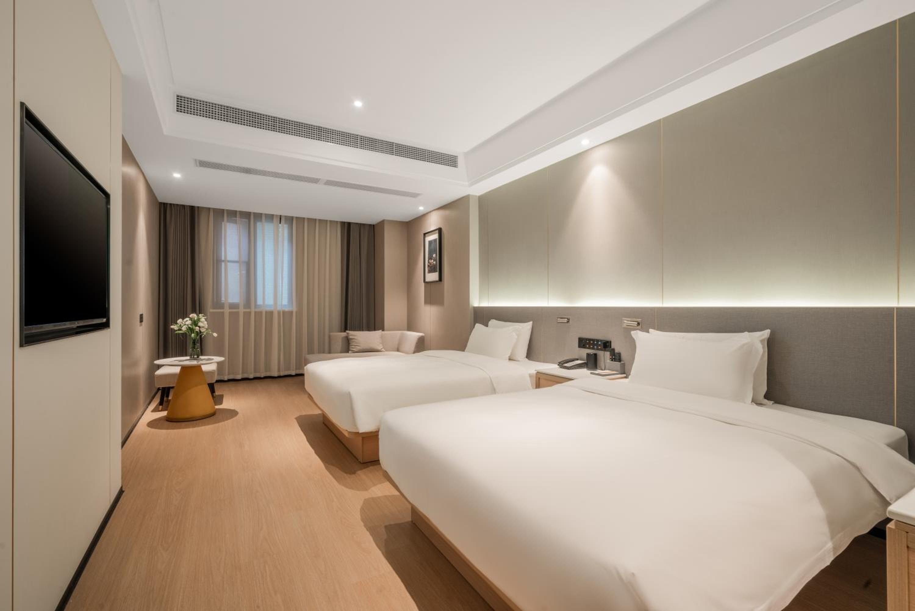 Superior Twin Room with Inner Window
