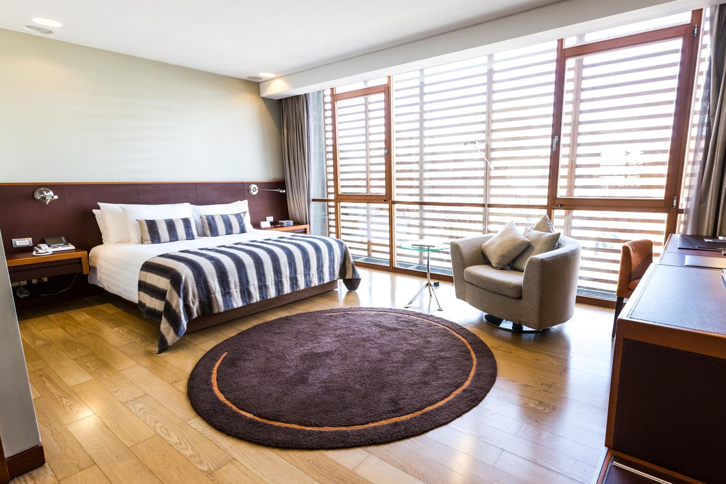 Deluxe King Room - Photo 1