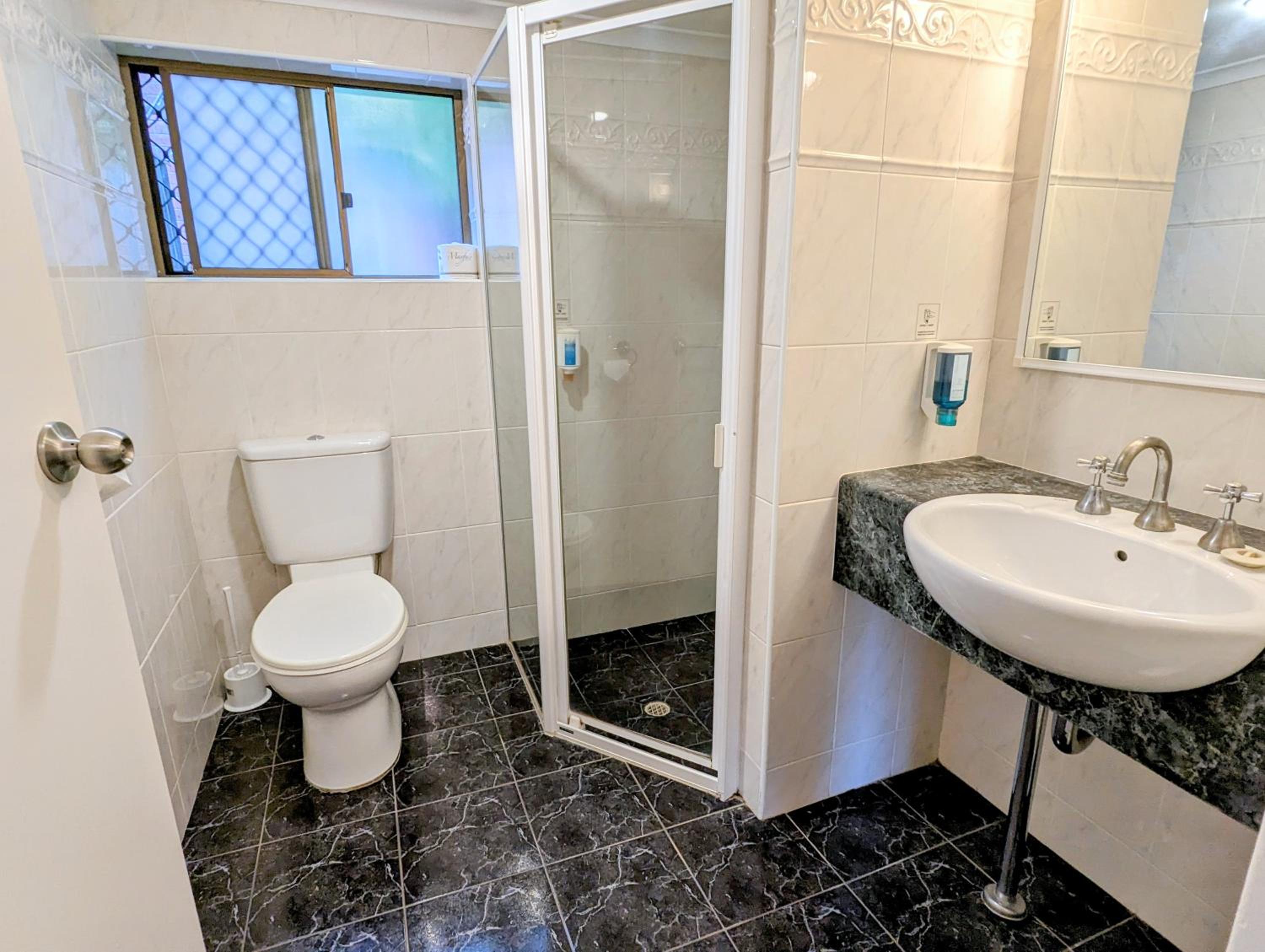 Deluxe Room with Spa Bath photo 2