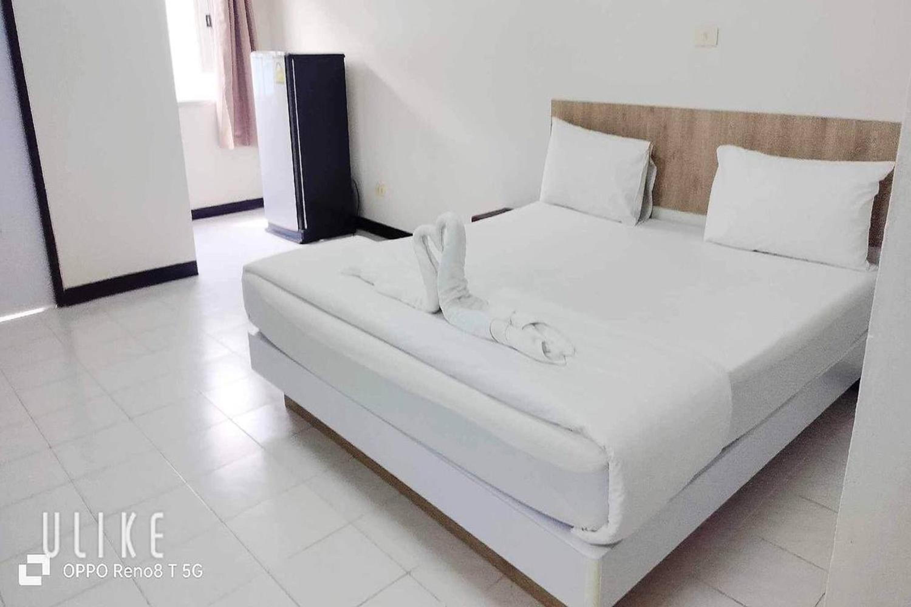 Deluxe Double Room - Photo 9