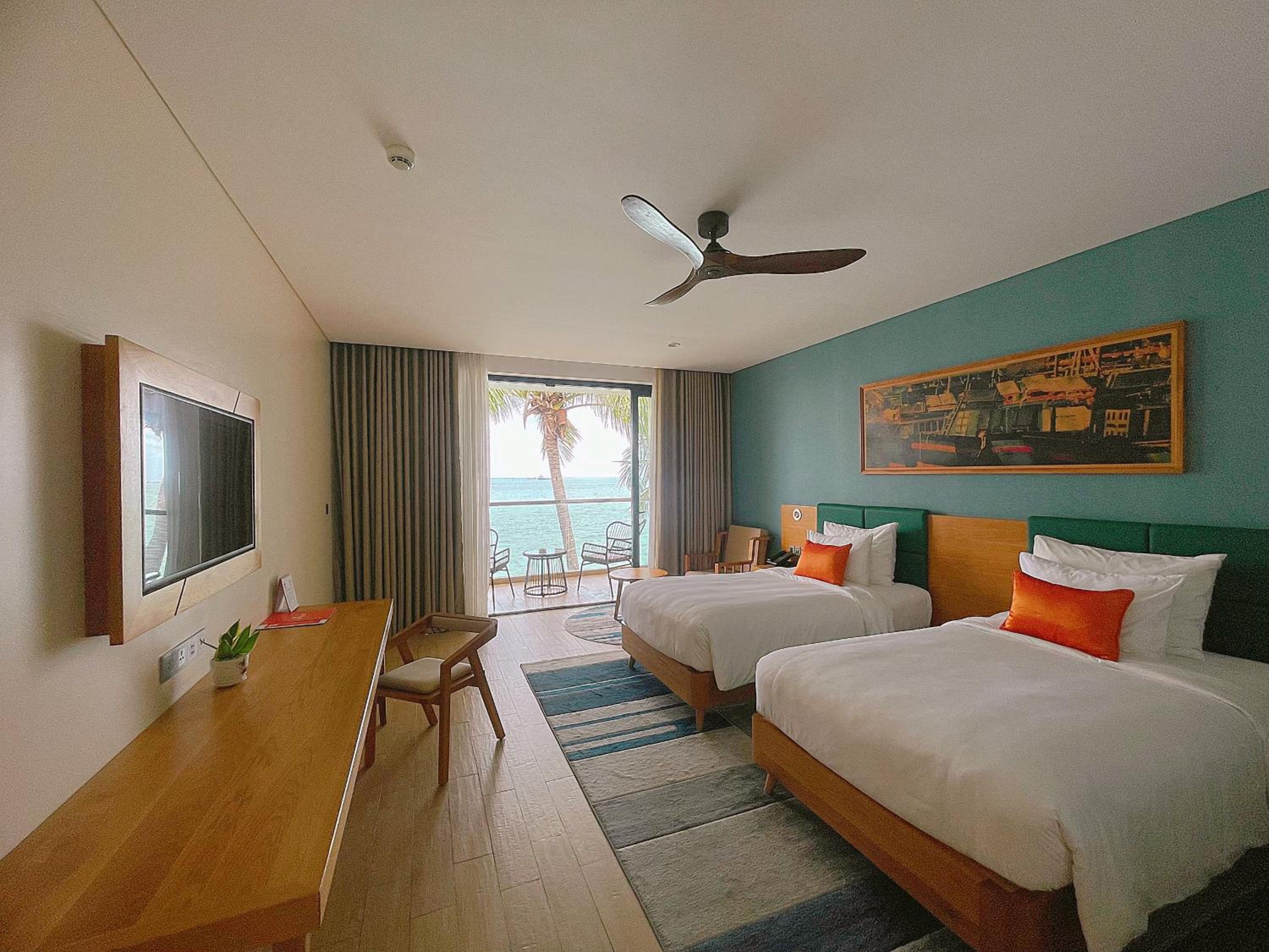 Bungalow Premier Twin Room with Balcony and Ocean View - Photo 15