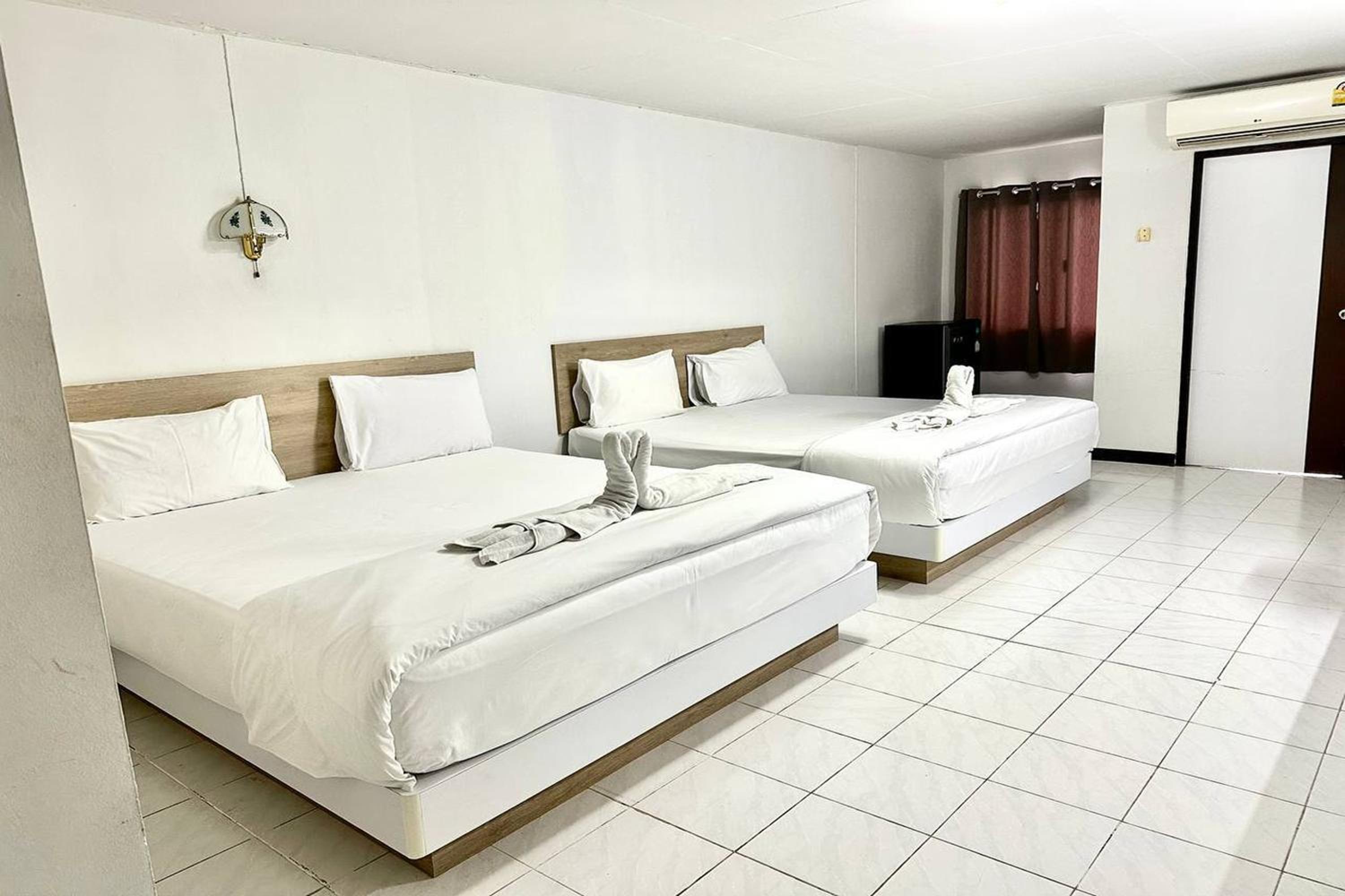 Deluxe Quadruple Room - Photo 1
