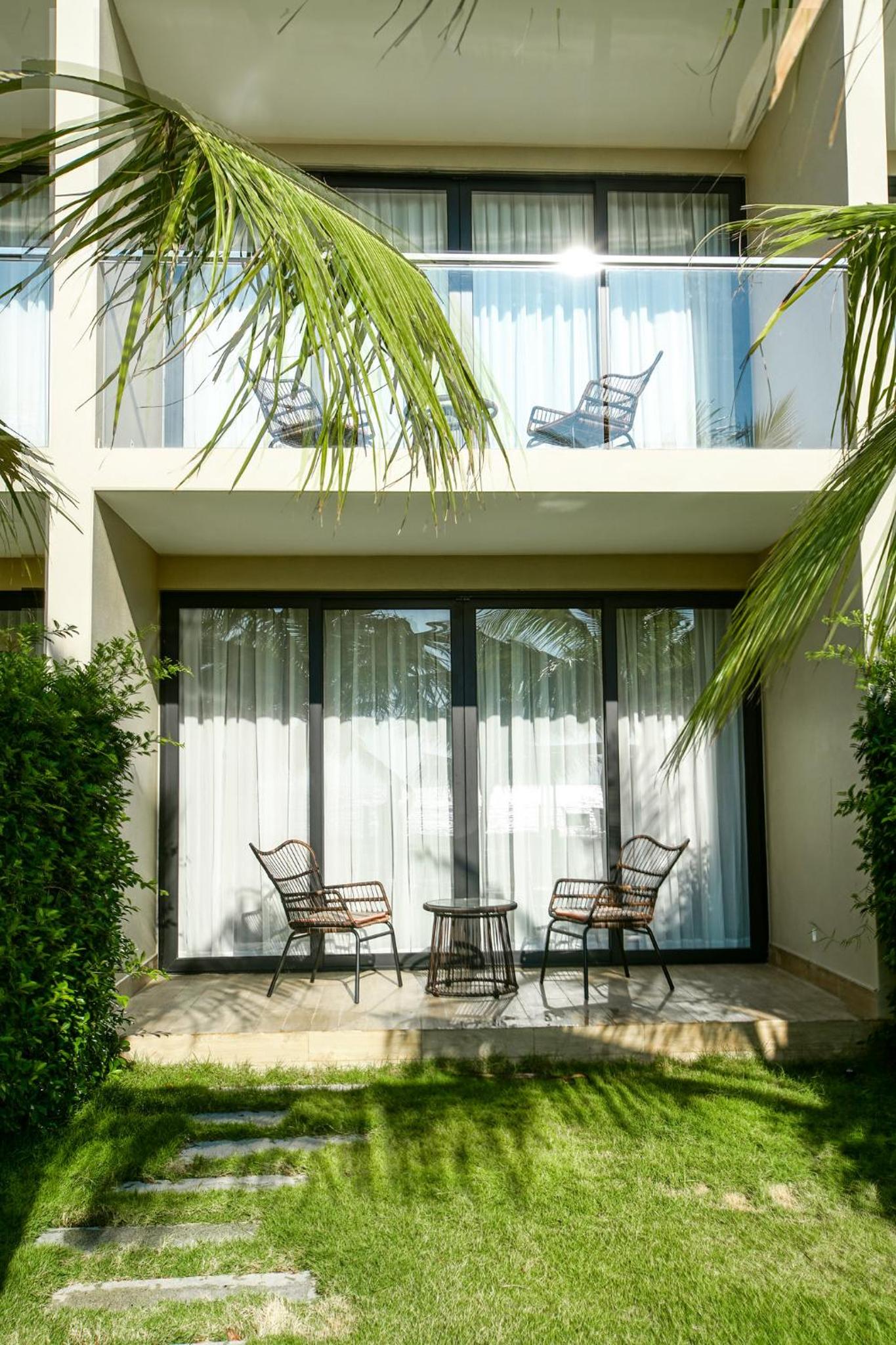 Bungalow Premier Twin Room with Balcony and Ocean View - Photo 5