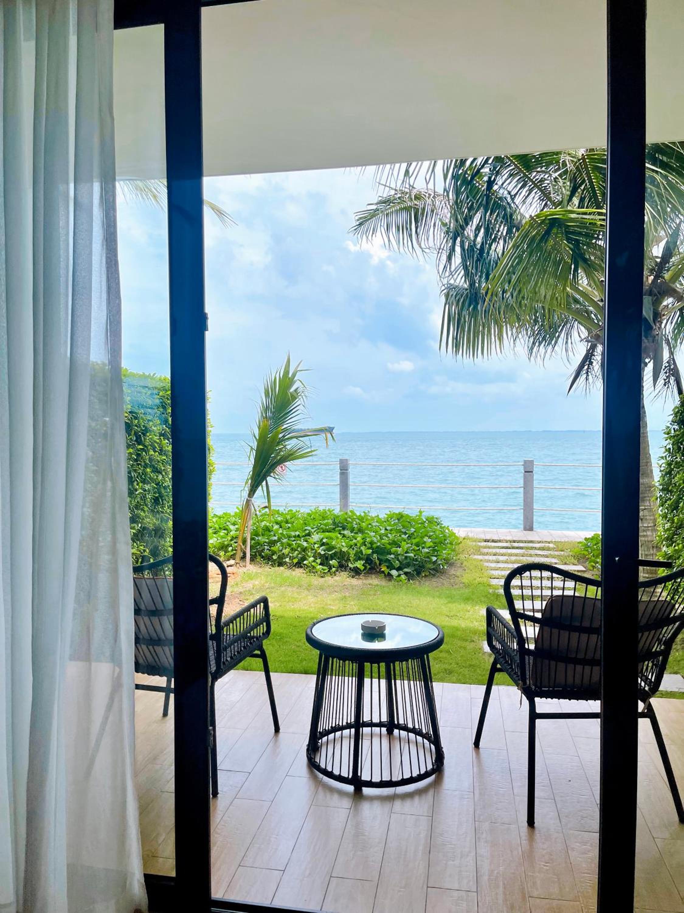 Bungalow Premier Twin Room with Balcony and Ocean View - Photo 2