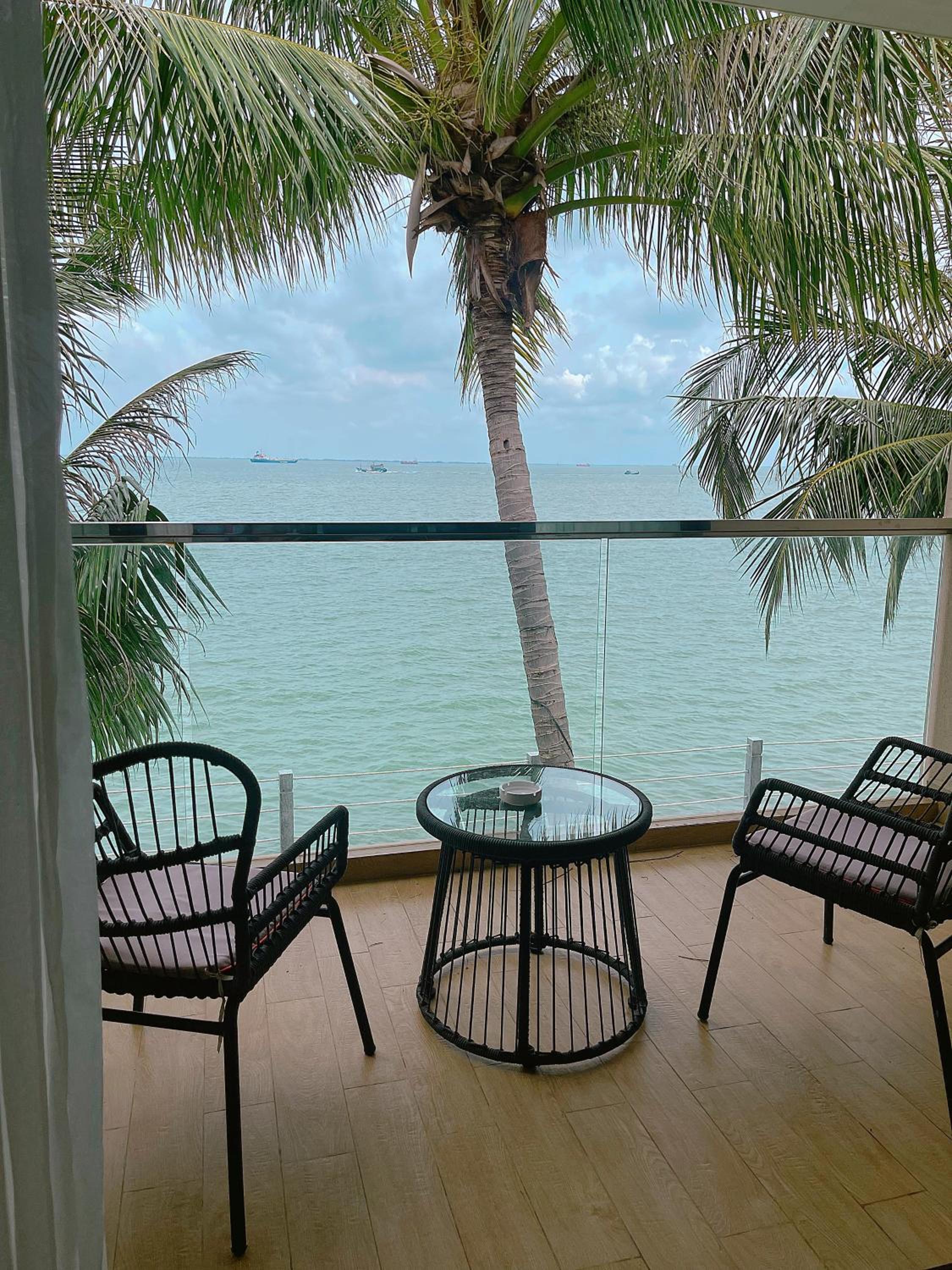 Bungalow Premier Twin Room with Balcony and Ocean View - Photo 3