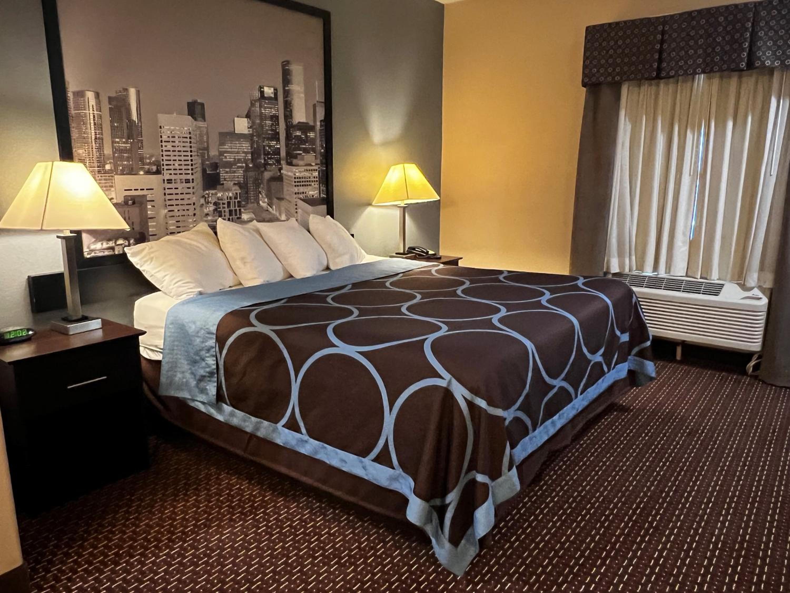 King Room - Non-Smoking - Photo 1