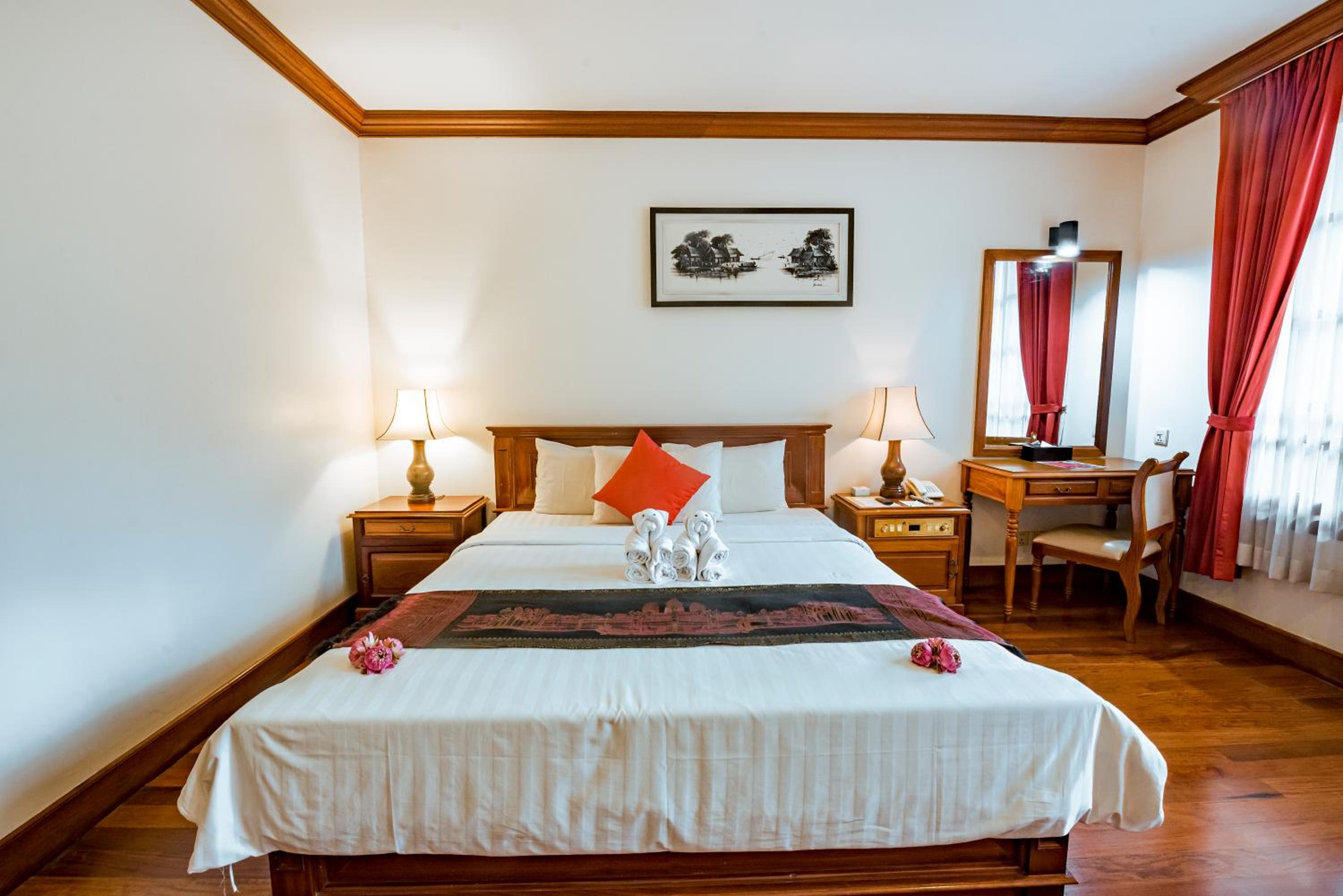 Deluxe King Room - Photo 2