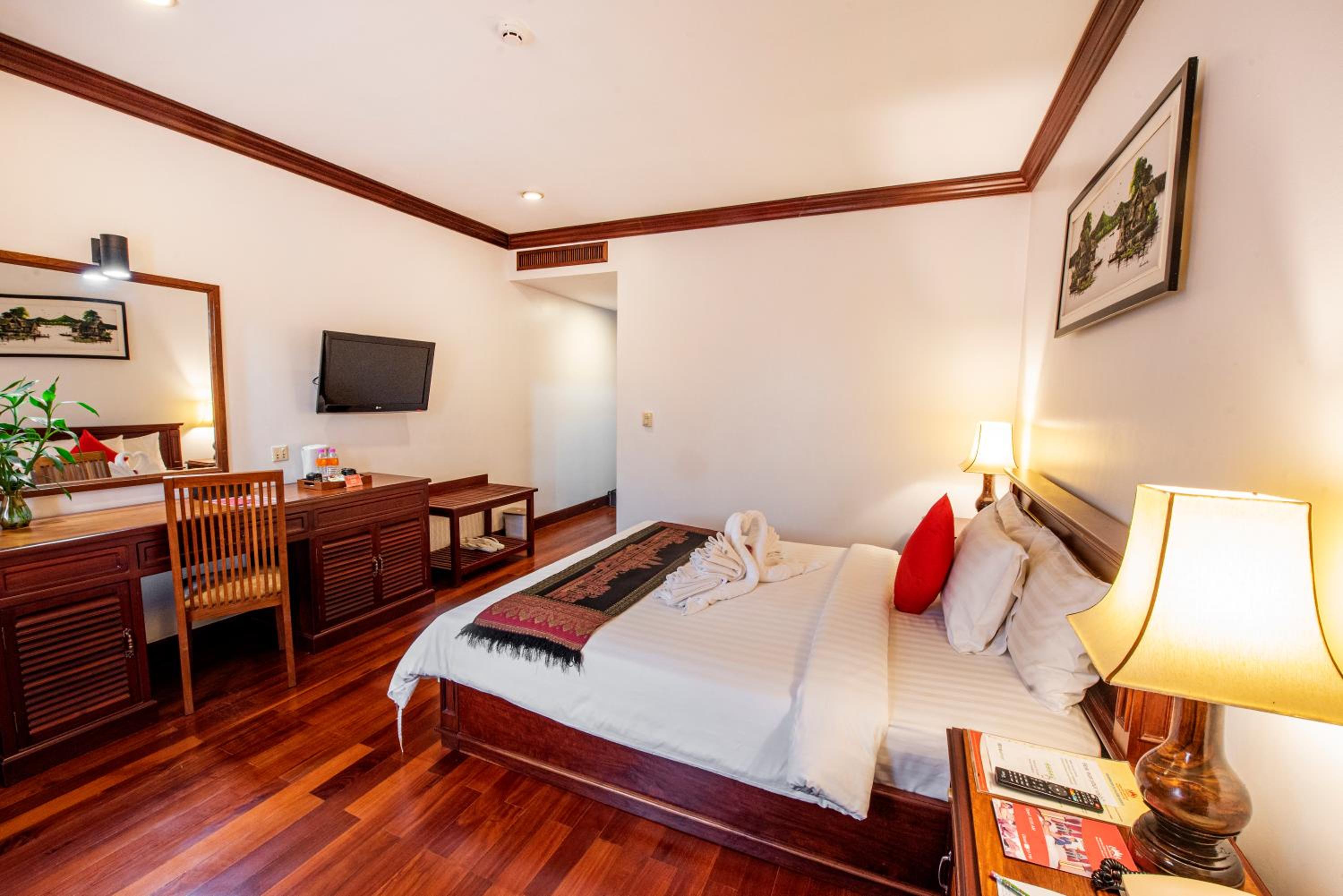 Deluxe King Room - Photo 3