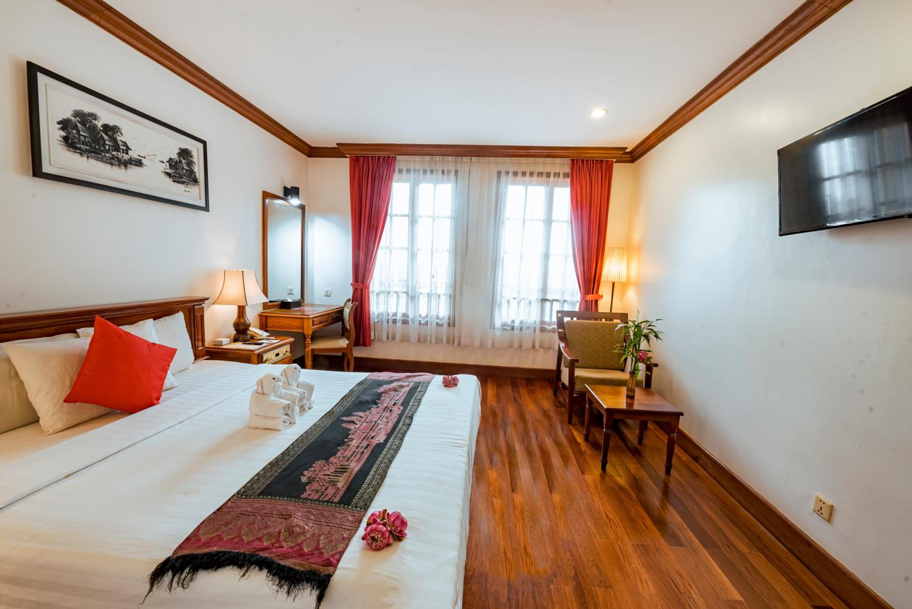 Deluxe King Room - Photo 4